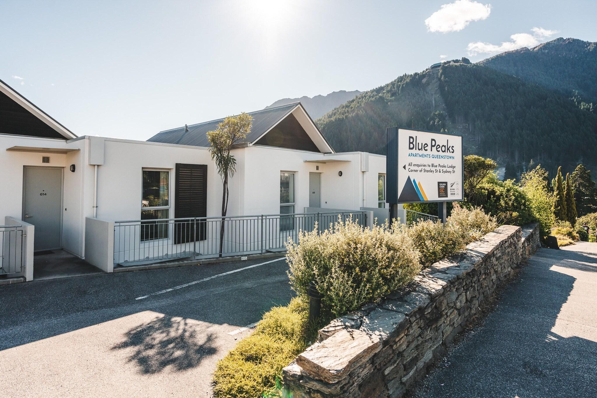 Varios Blue Peaks Apartments