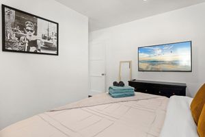 Alquiler Vacacional - Private 1BR Modern Home in Westchester w/ Parking