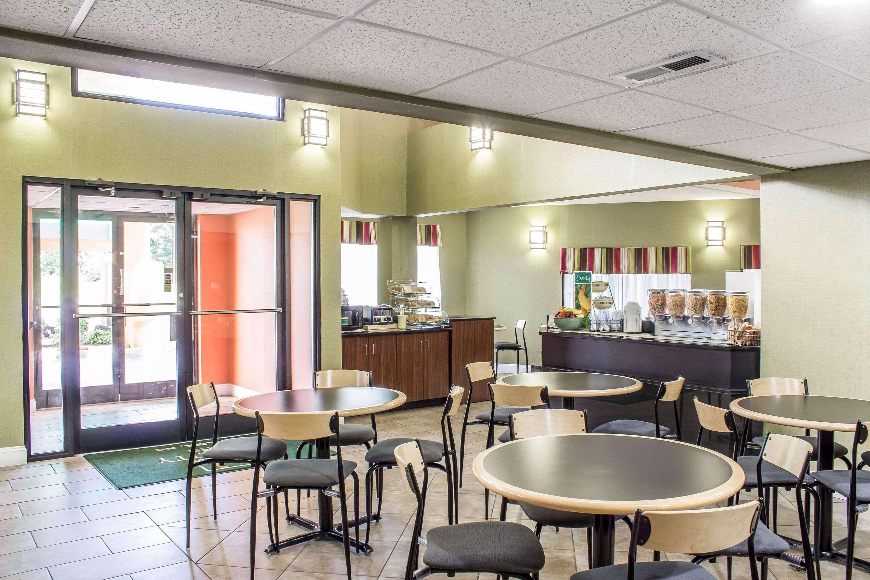 Vista Lobby Quality Inn Selma - Smithfield