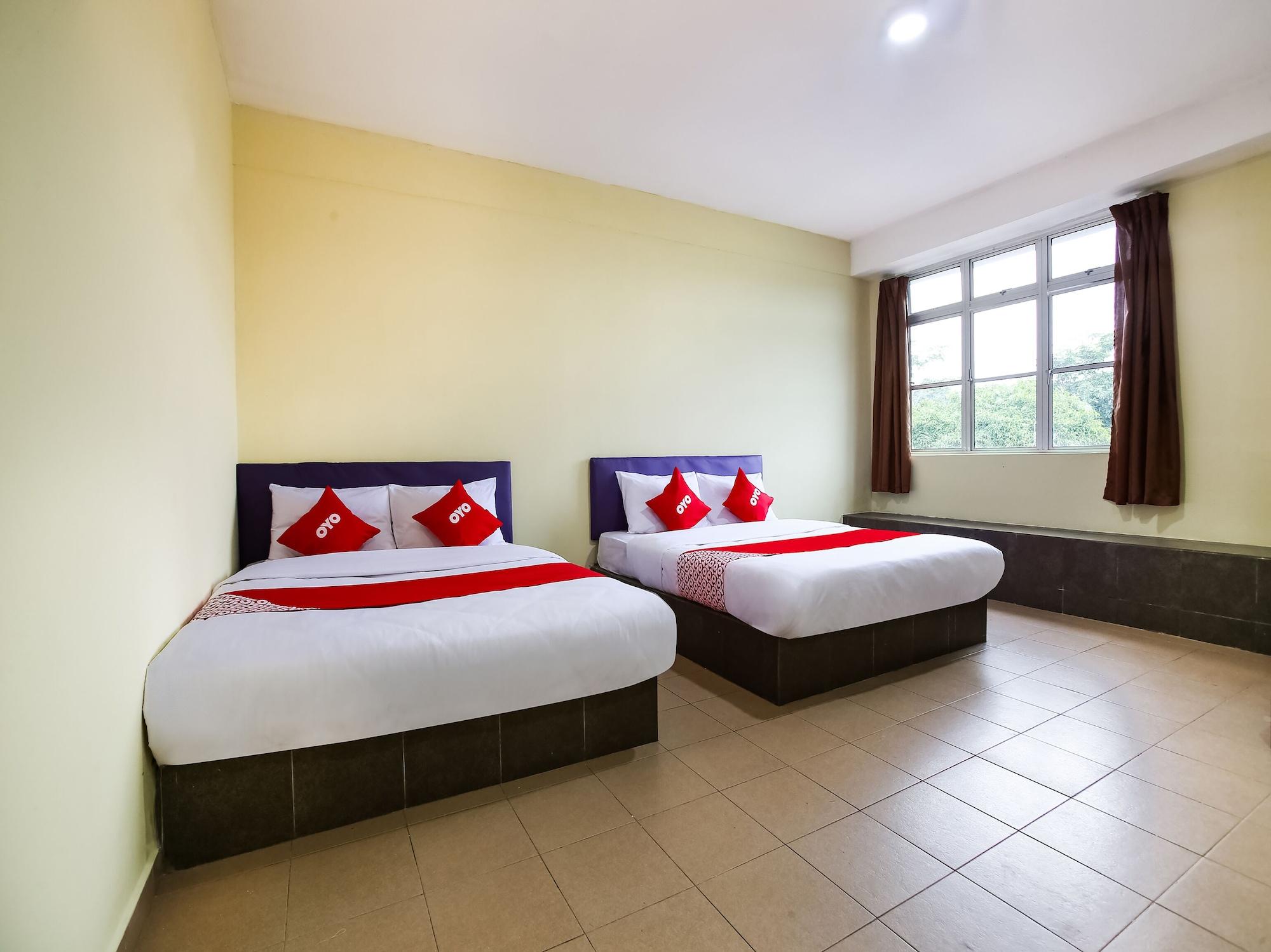 Varios OYO 89585 Hotel Happy Inn