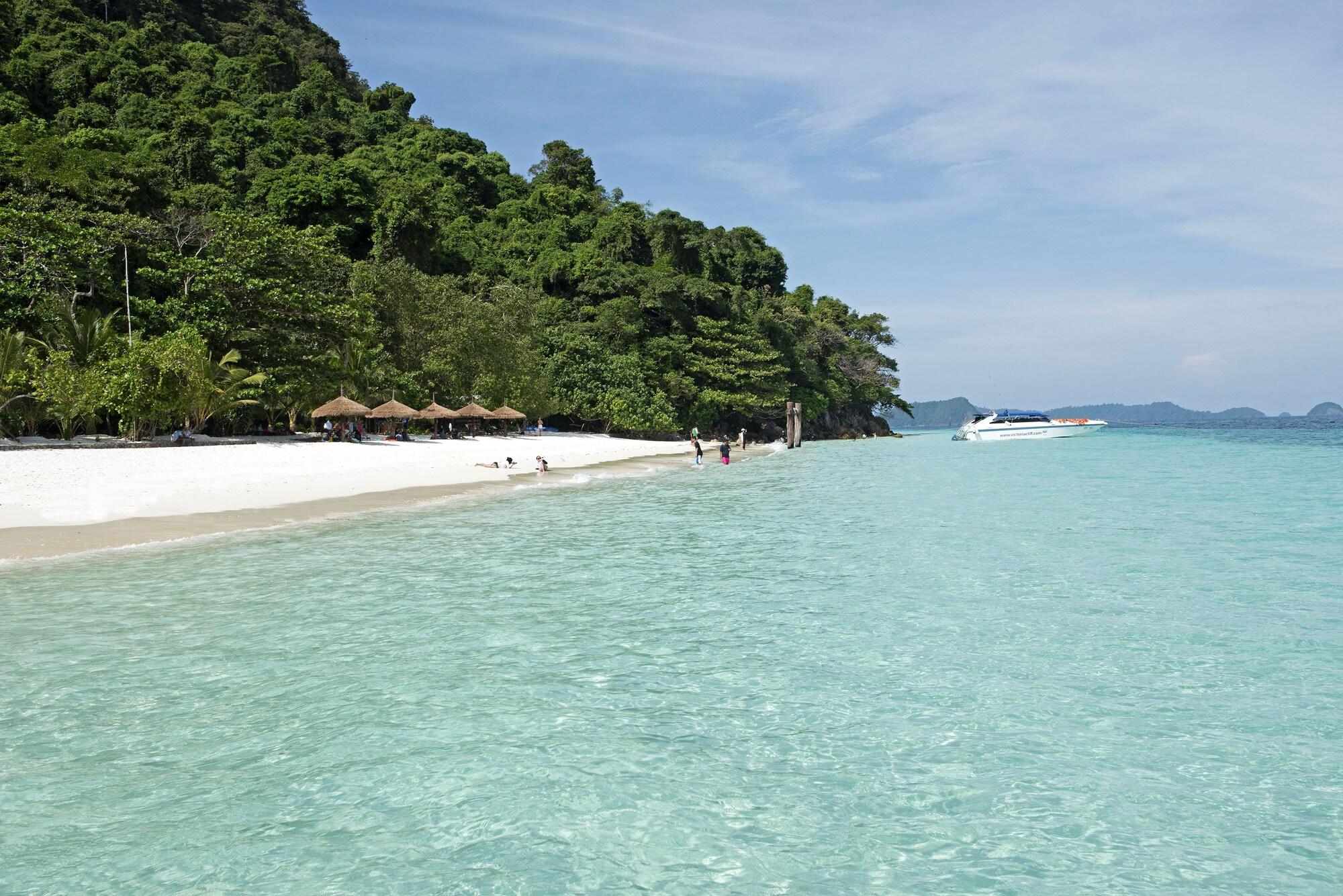 Playa Victoria Cliff Nyaung Oo Phee Island