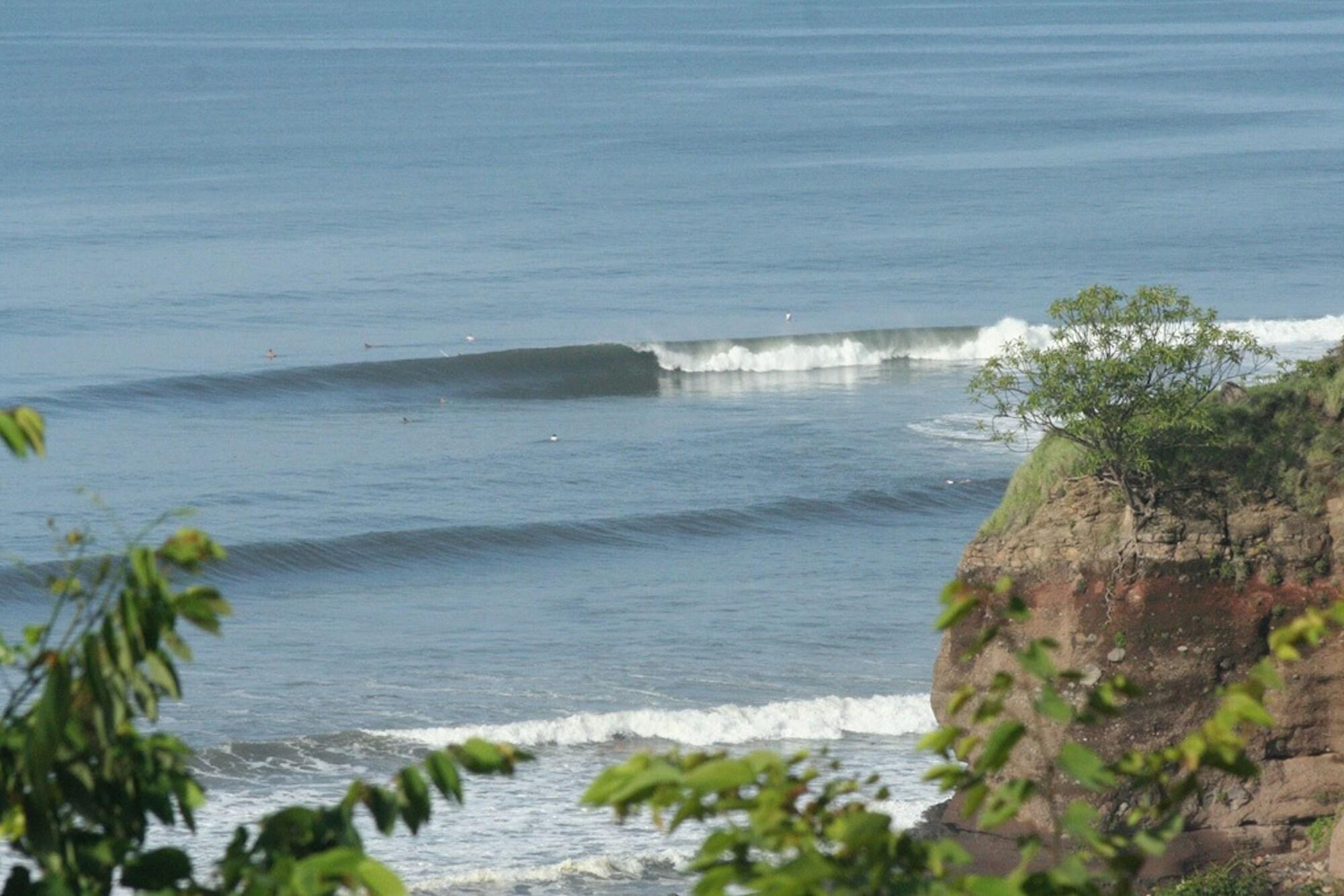 Playa Atlakamani Surfing Resort