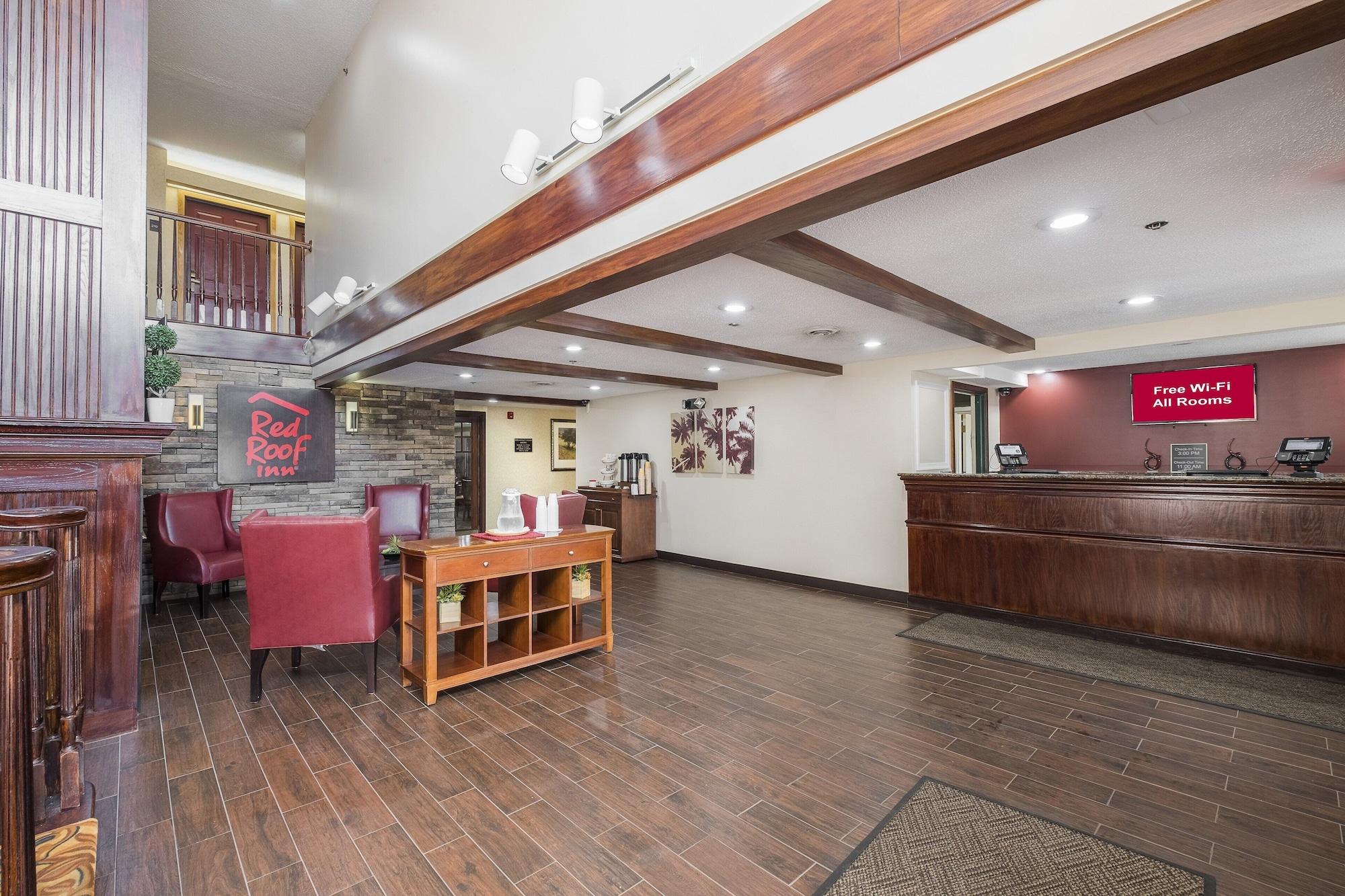 Vista Lobby Red Roof Inn & Suites Stafford, VA