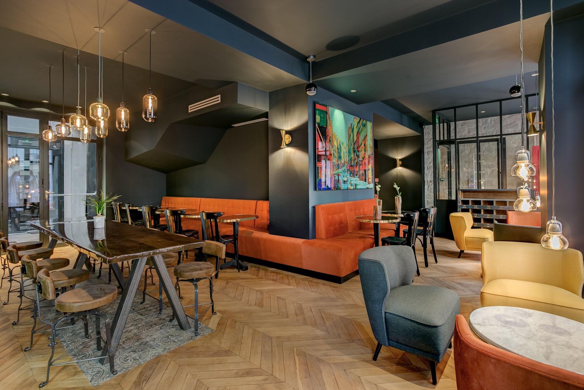 Varios Hôtel Scarlett