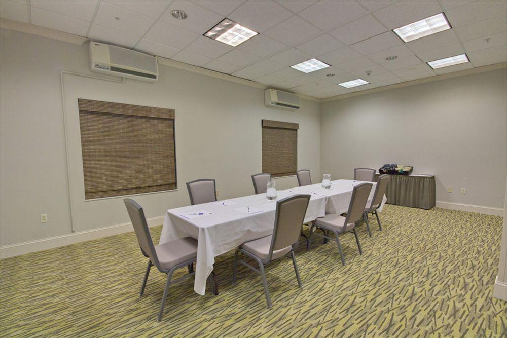 Vista Lobby Holiday Inn Express Hotel & Suites New Tampa I-75 by IHG