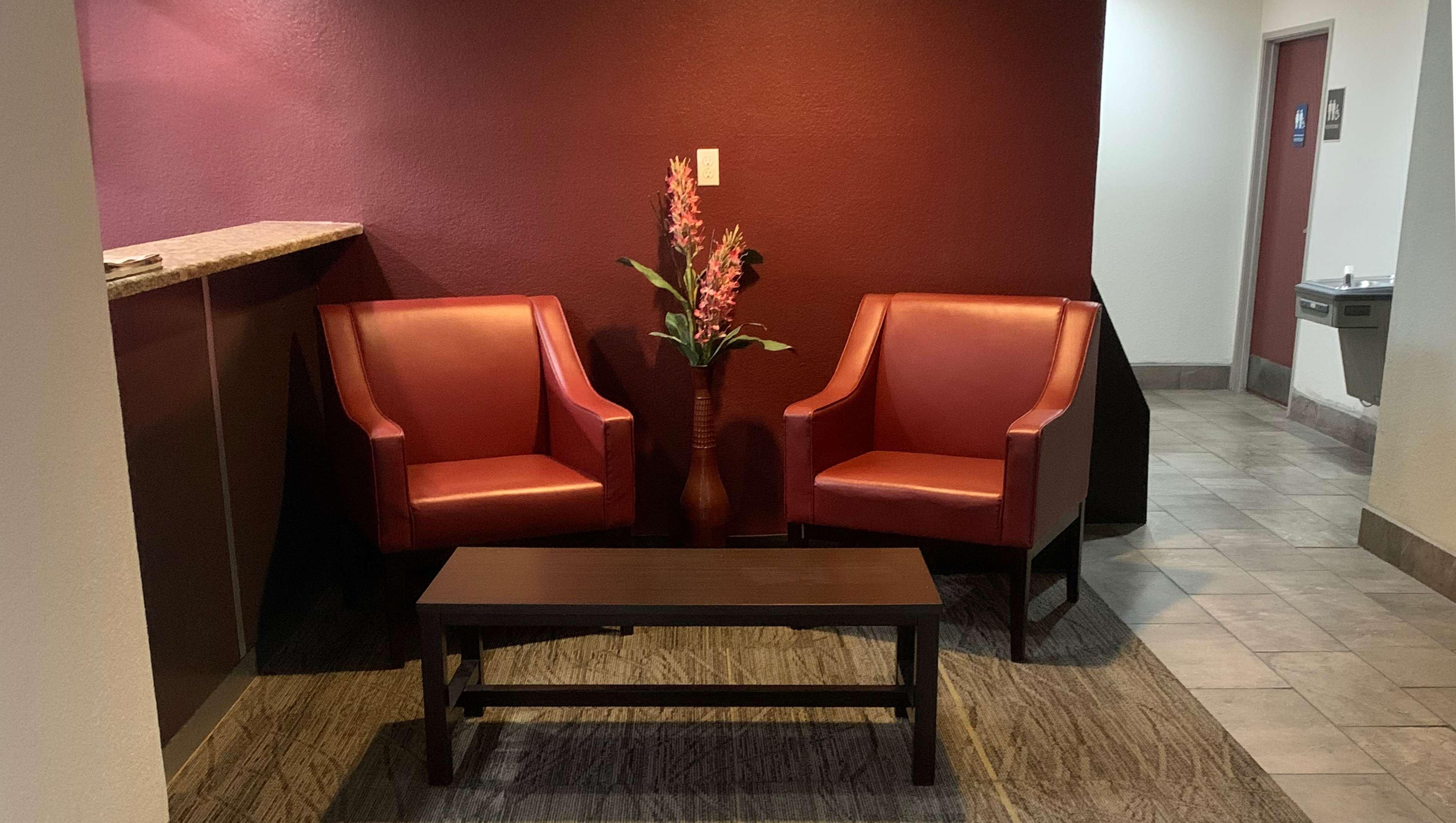 Vista Lobby Quality Inn & Suites I-10 near Fiesta Texas