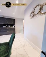 Alquiler Vacacional - Luxury 5BR Home w/ private garden 15 min to center