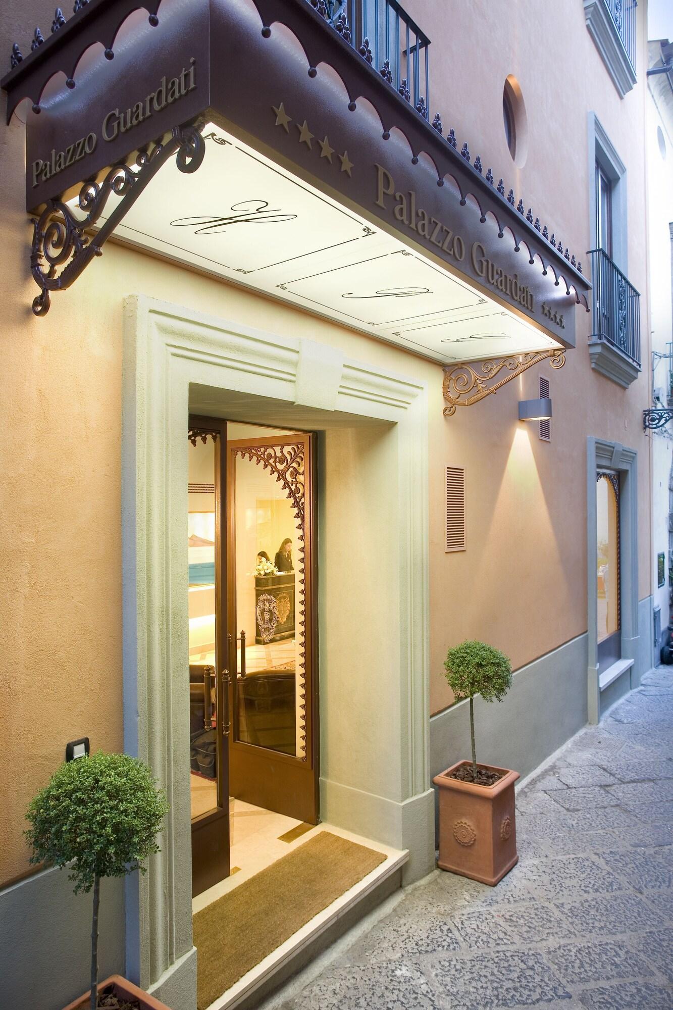 Vista Exterior Hotel Palazzo Guardati