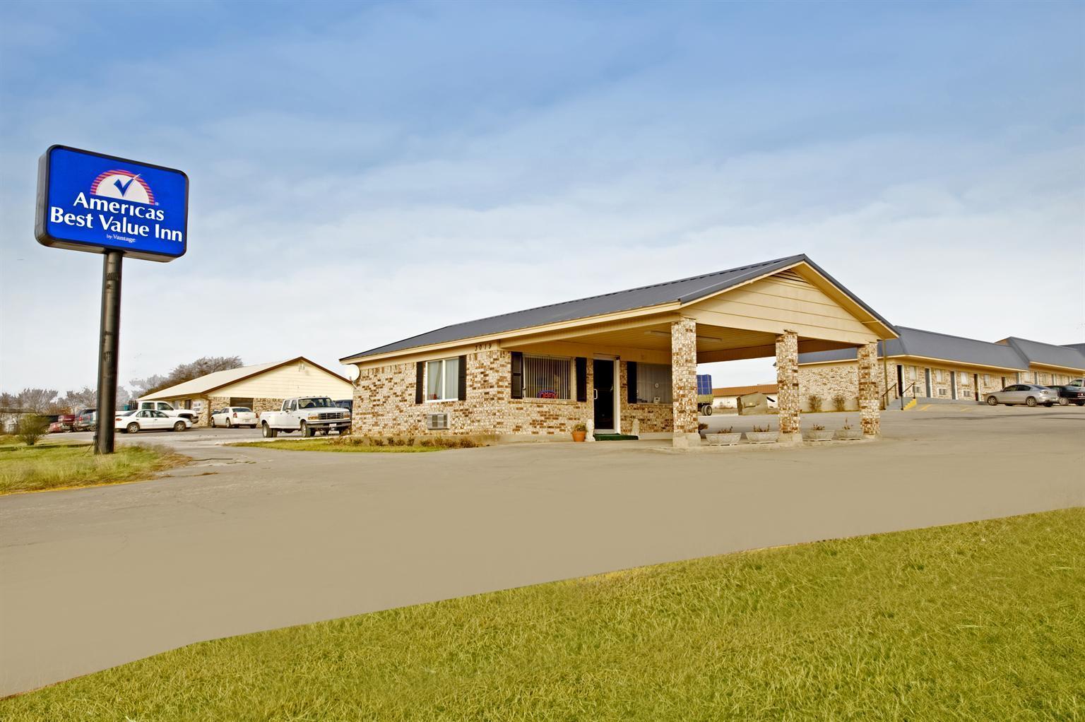 Vista Exterior Americas Best Value Inn Gainesville, TX