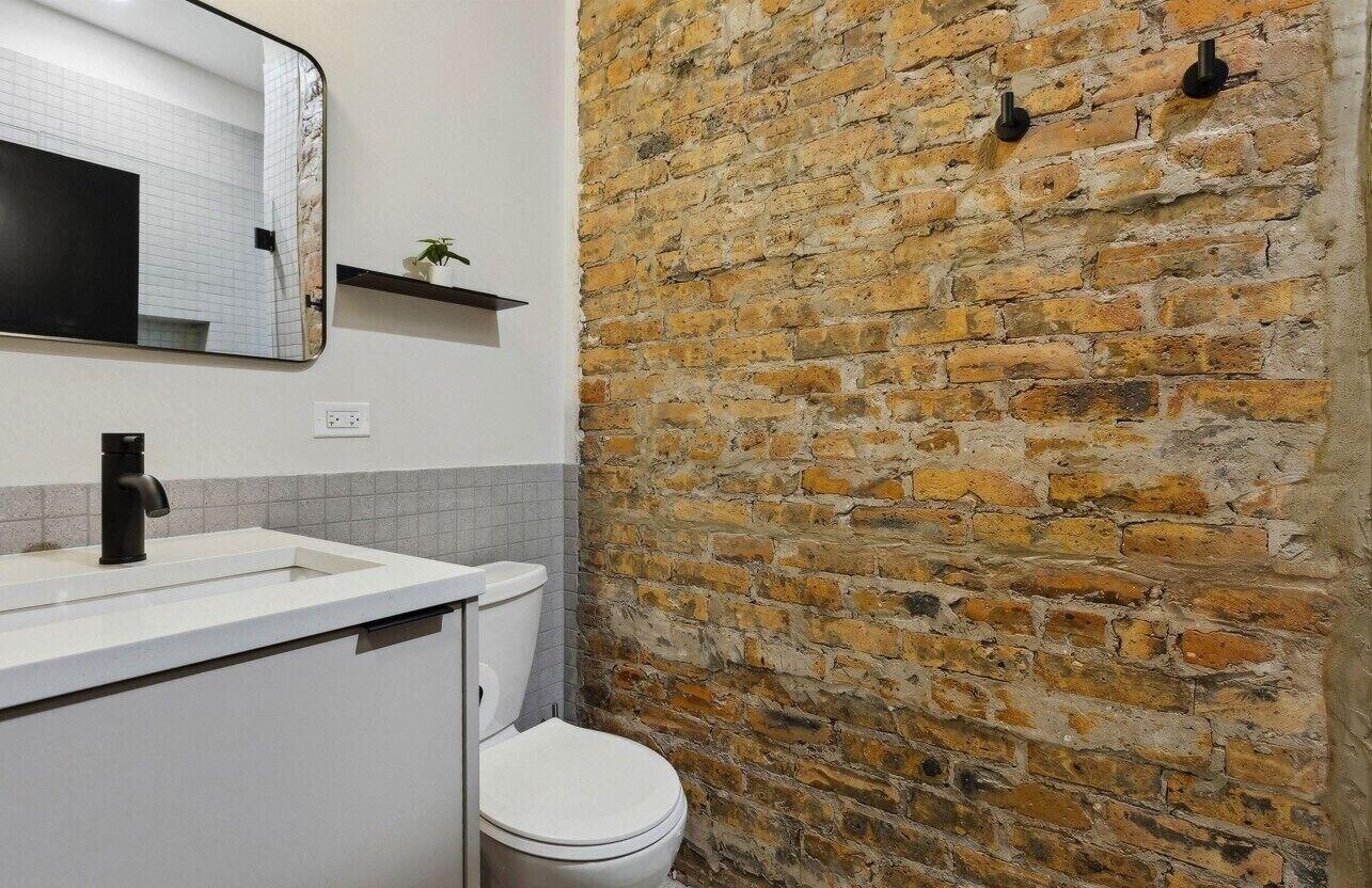 Varios Logan Square SRO Hotel