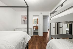 Alquiler Vacacional - Elegant Hollywood Retreat - Spacious 2BR 2BA Condo with Resort-Style Amenities