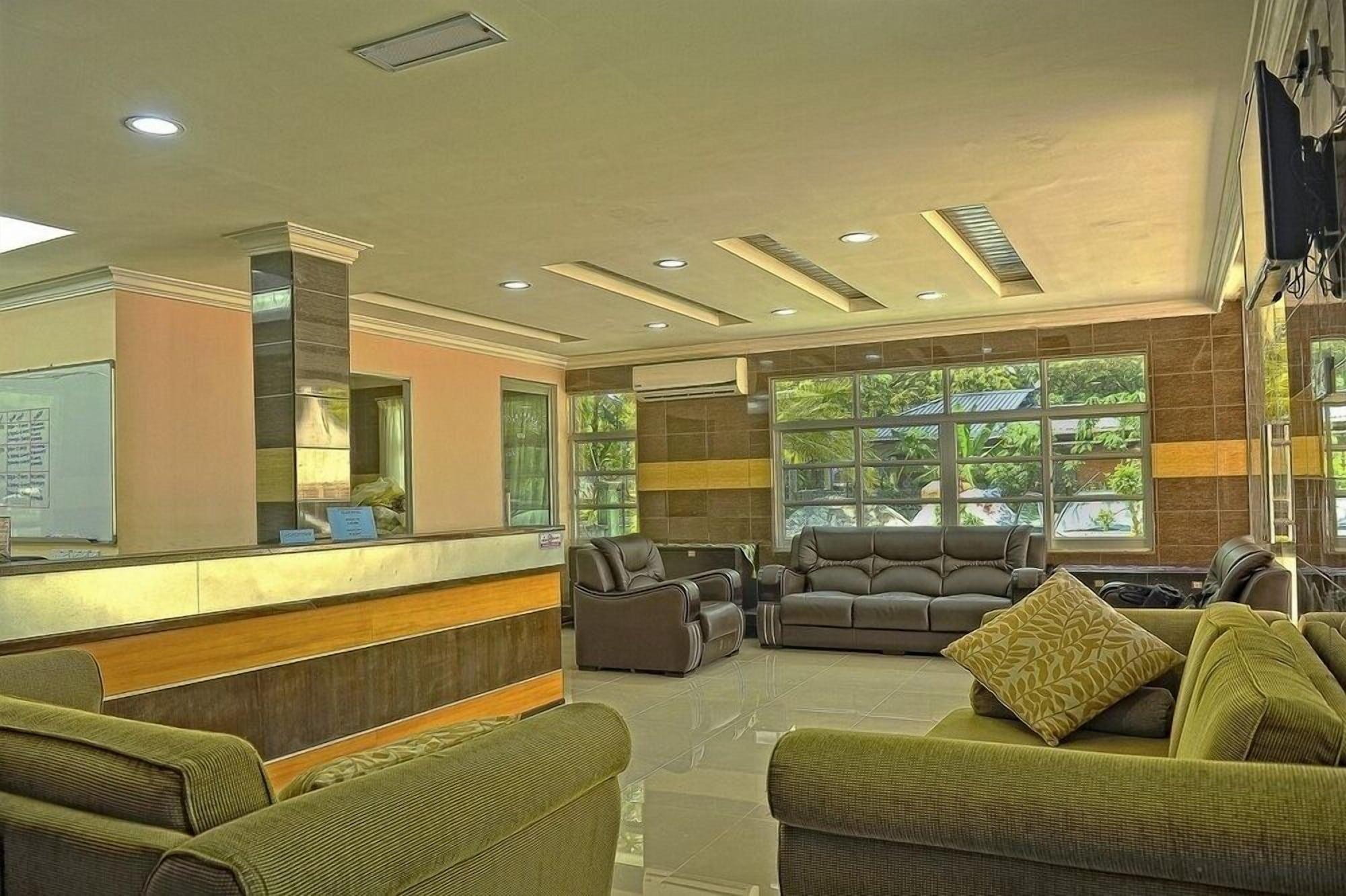 Vista Lobby Penarak Bamboo Beach Motel