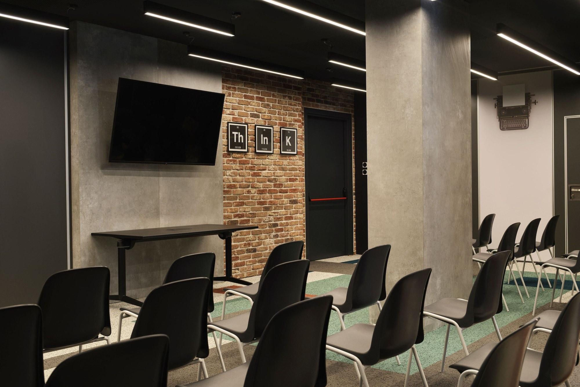 Sala de Reuniones Moxy Belgrade