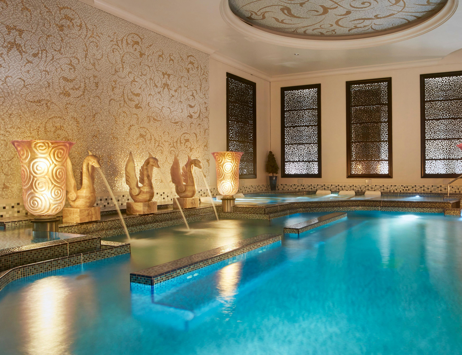 Vista Piscina Holiday Inn Kuwait Al Thuraya City