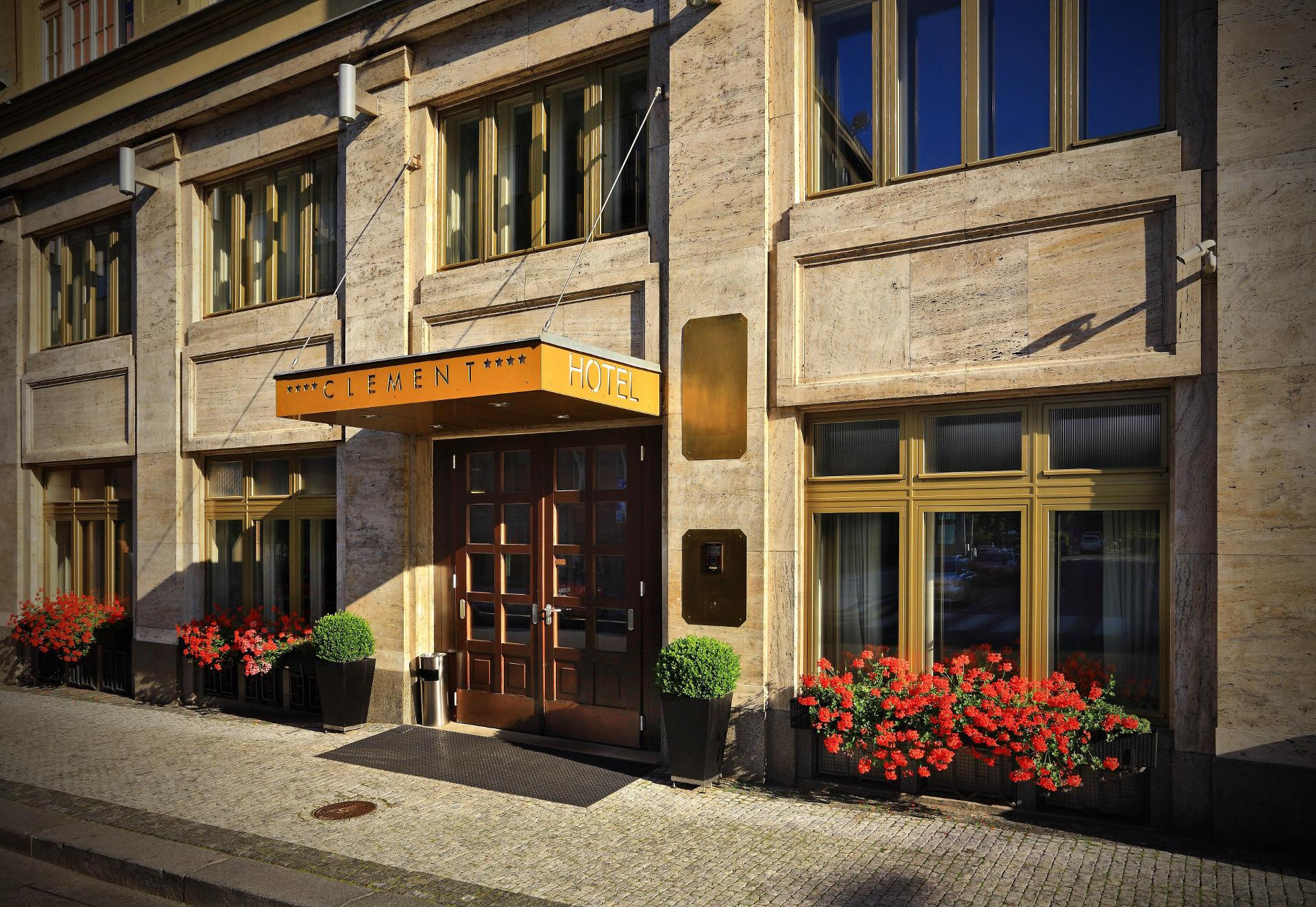 Vista Exterior Hotel Clement