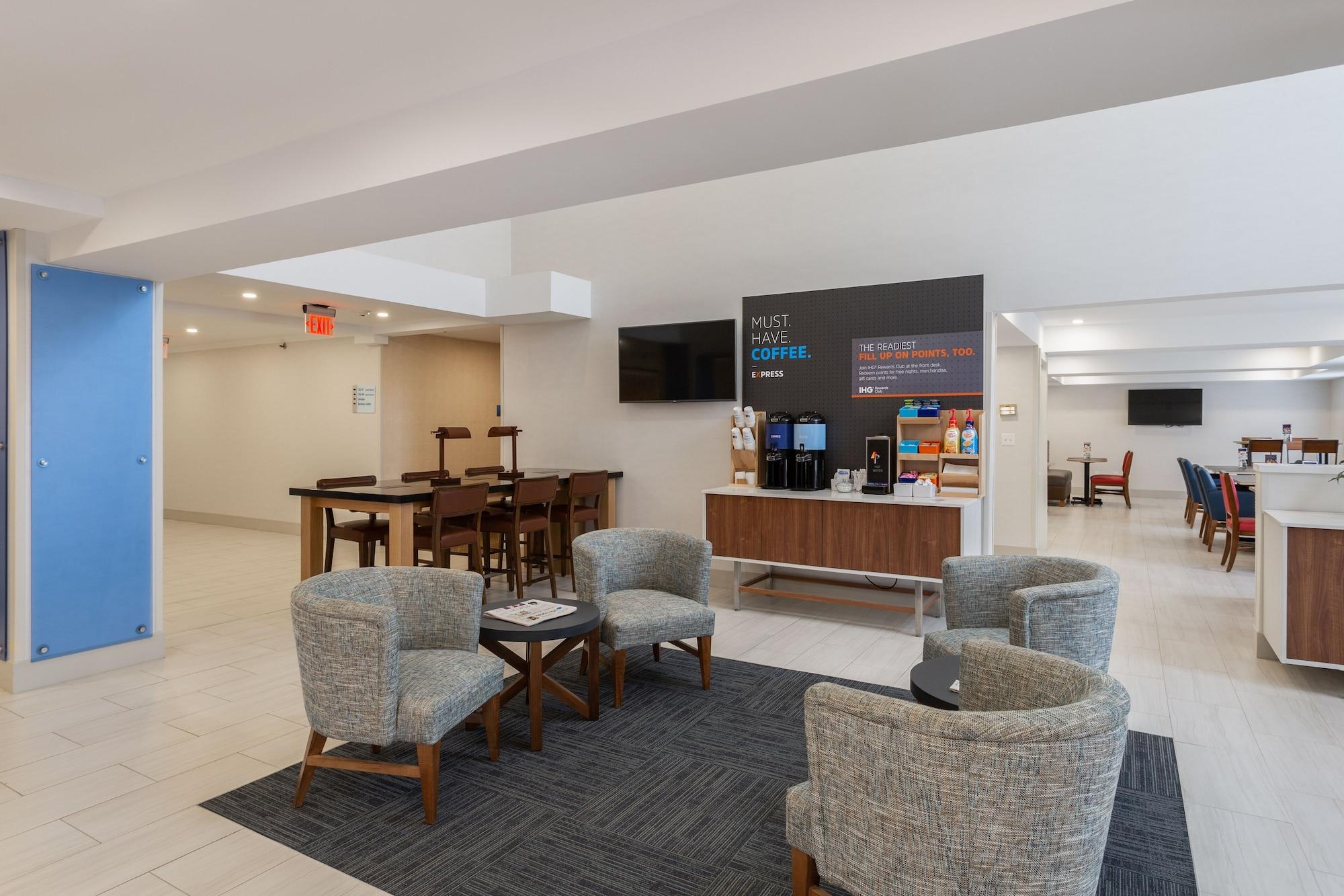 Vista Lobby Keene Elm City Hotel, Ascend Hotel Collection