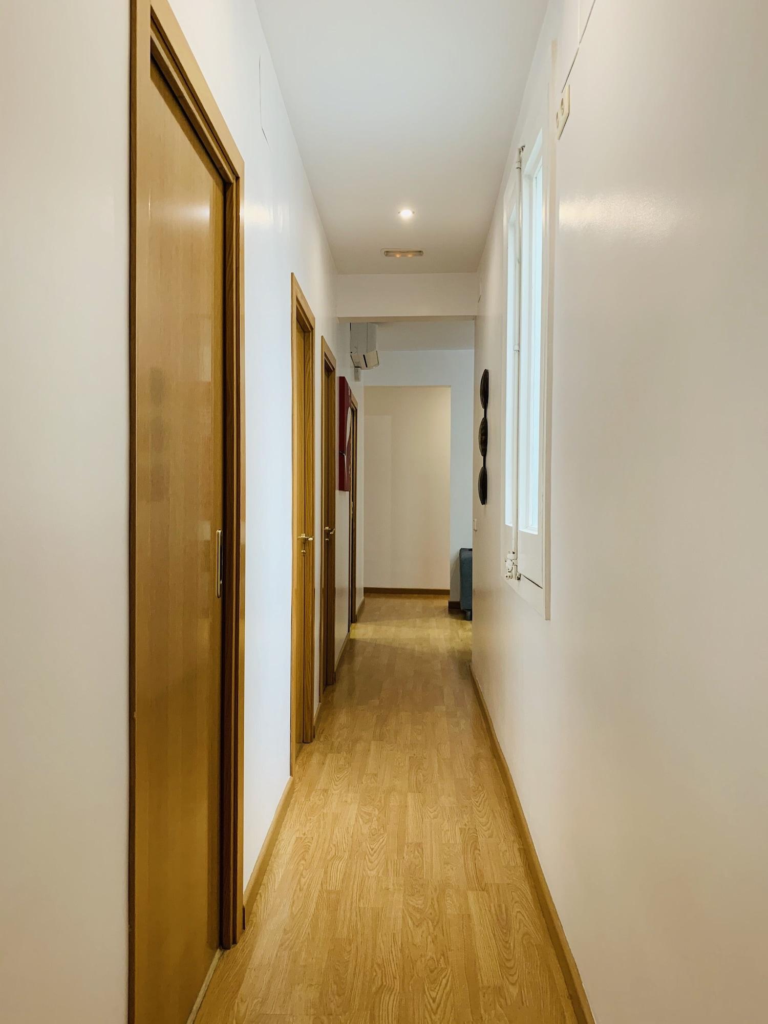 Varios Super Balmes Guest House