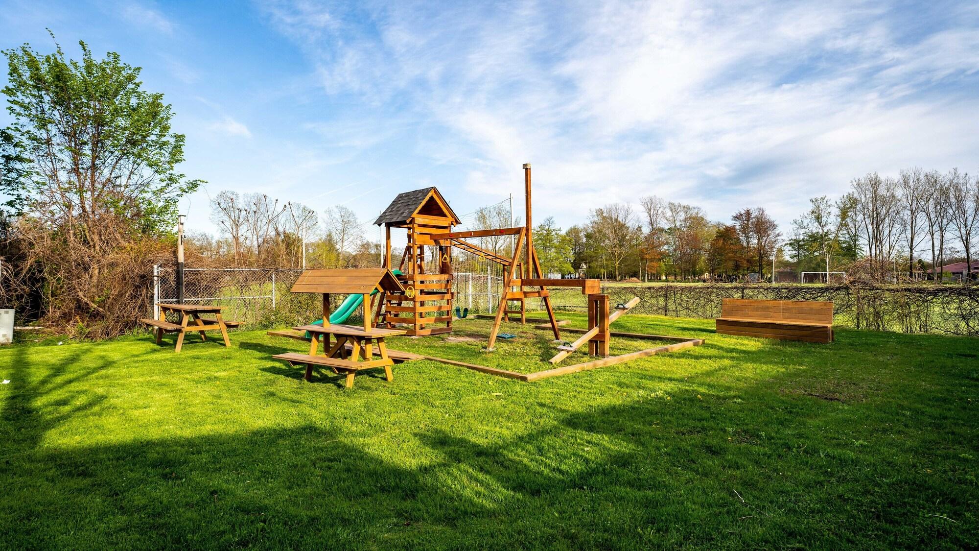 Vista Exterior Yellow Pillow inn