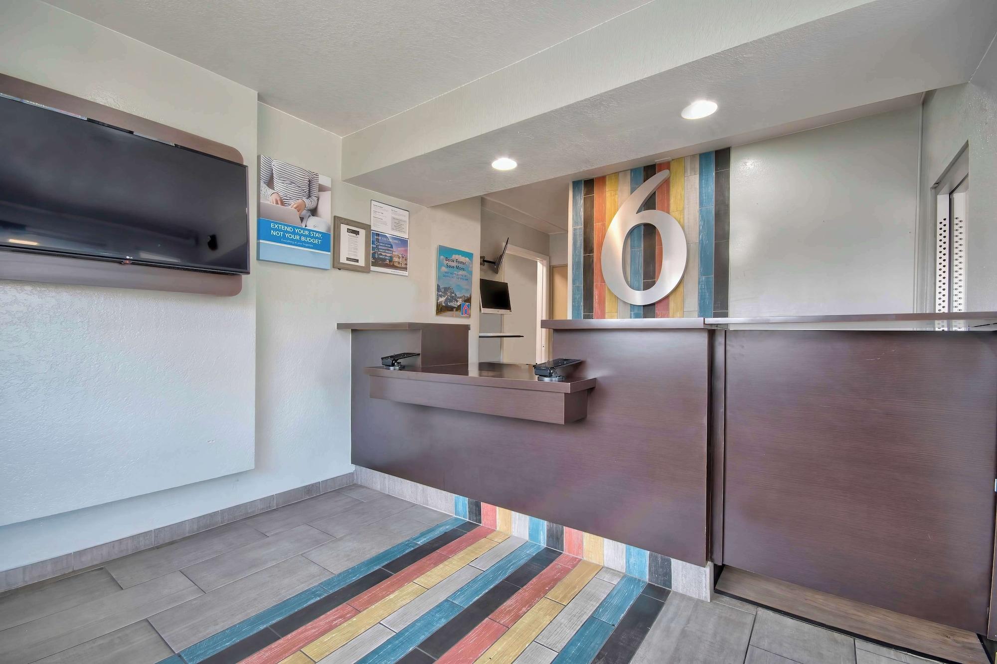 Vista Lobby Studio 6 Albuquerque, NM – Midtown