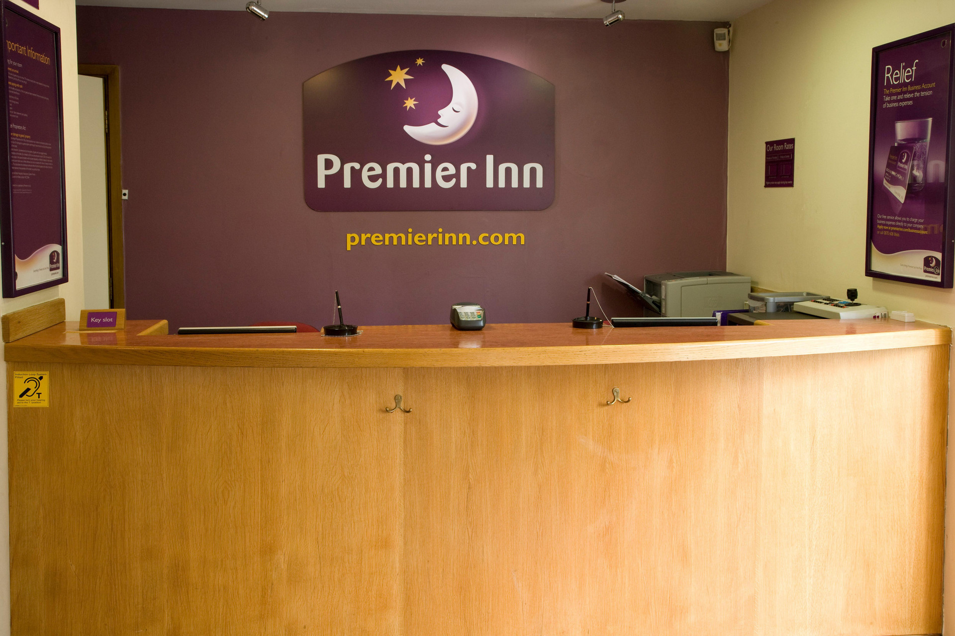 Vista Lobby Premier Inn Epsom Central