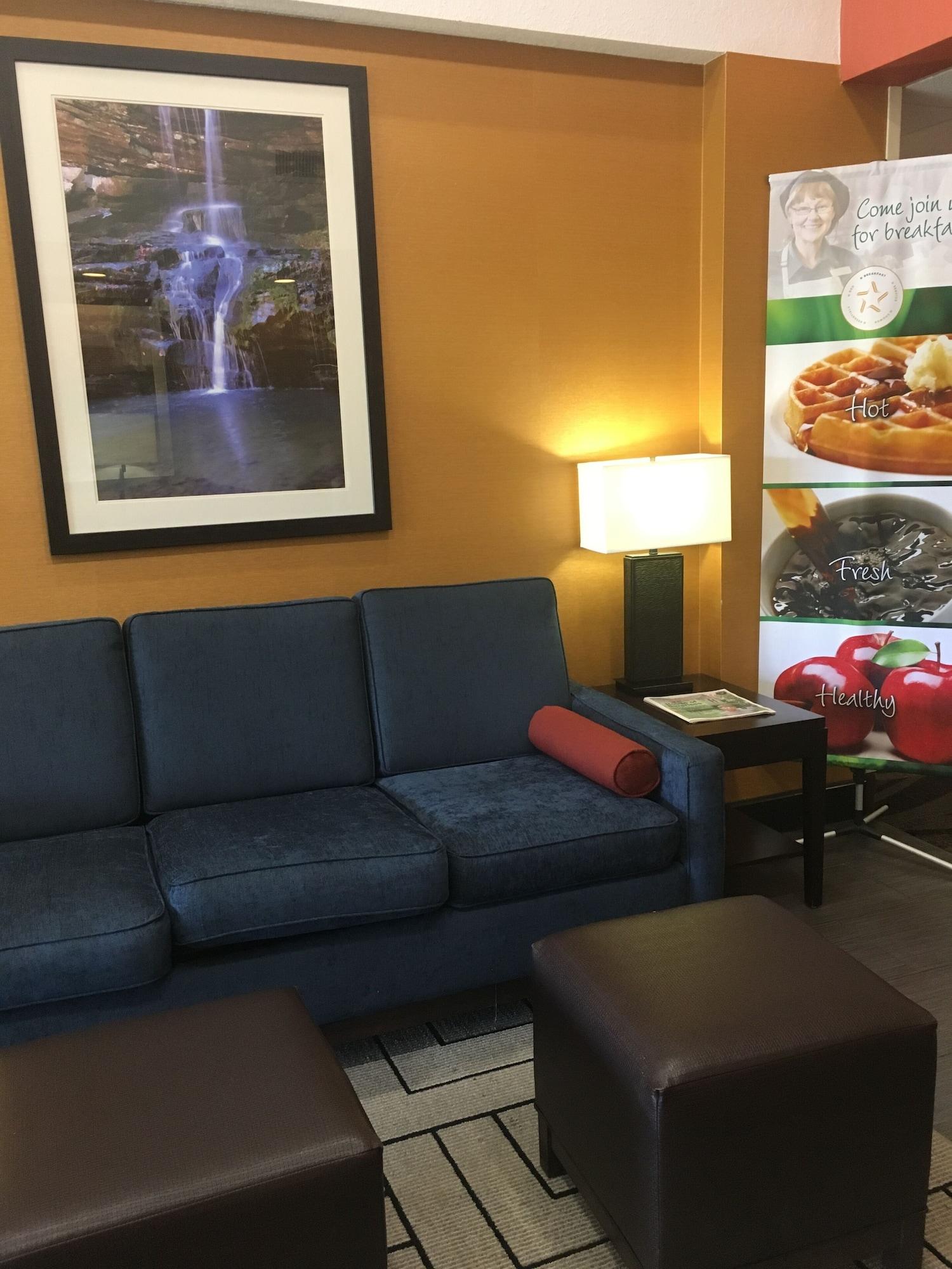 Vista Lobby Quality Inn & Suites Malvern