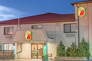 Alojamiento - Super 8 by Wyndham Niagara Falls ON