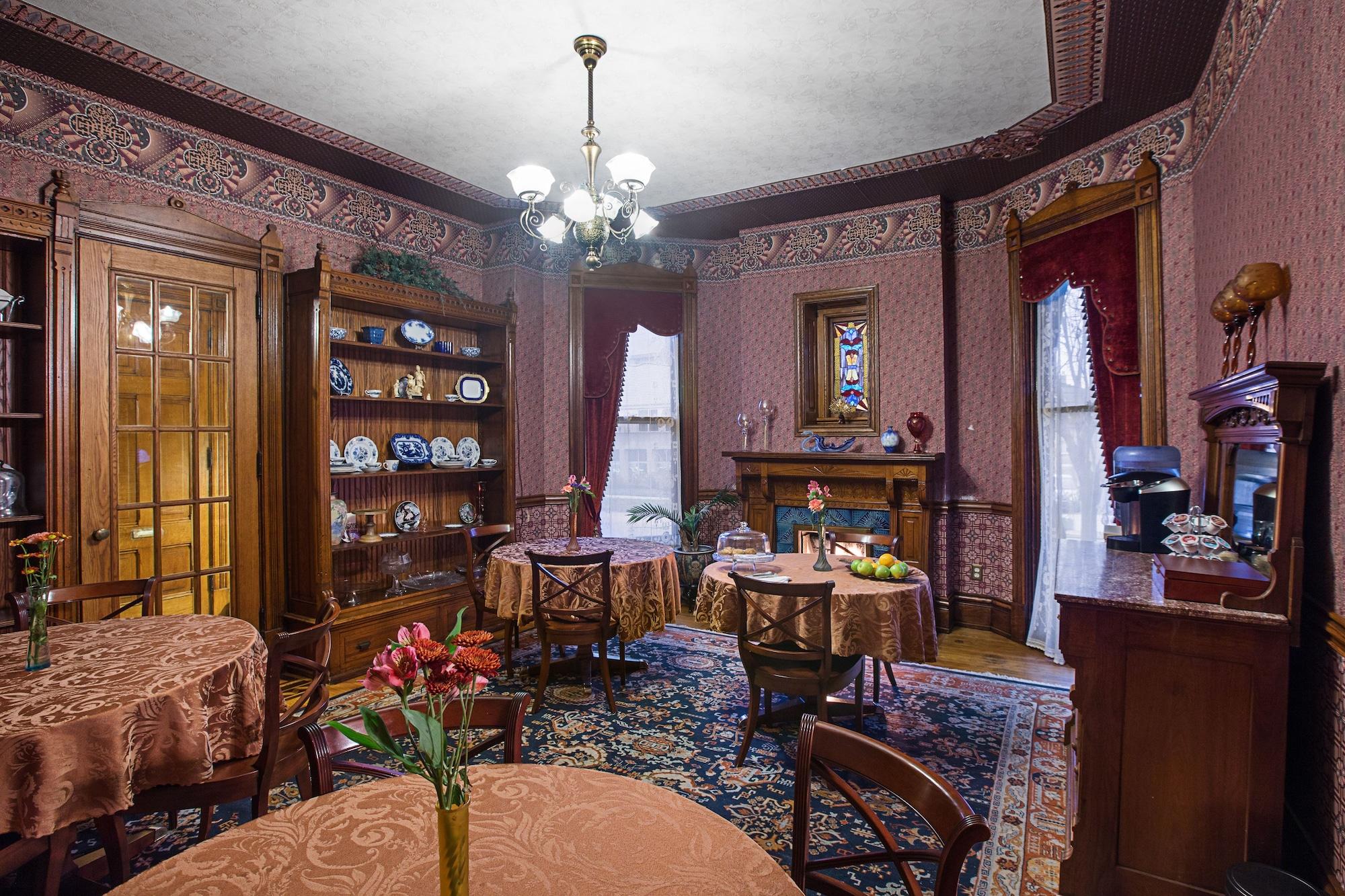 Restaurant The Historic Webster House
