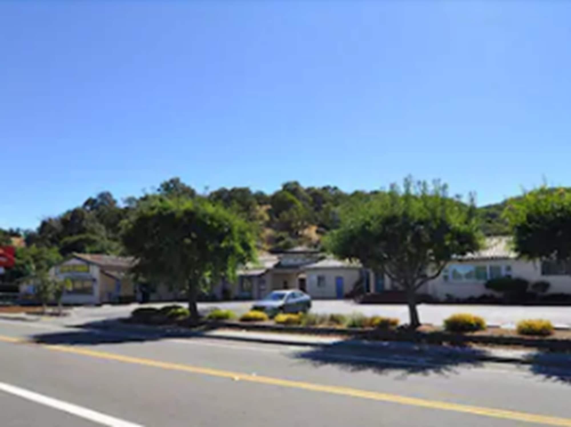 Vista Exterior Marinwood Inn & Suites