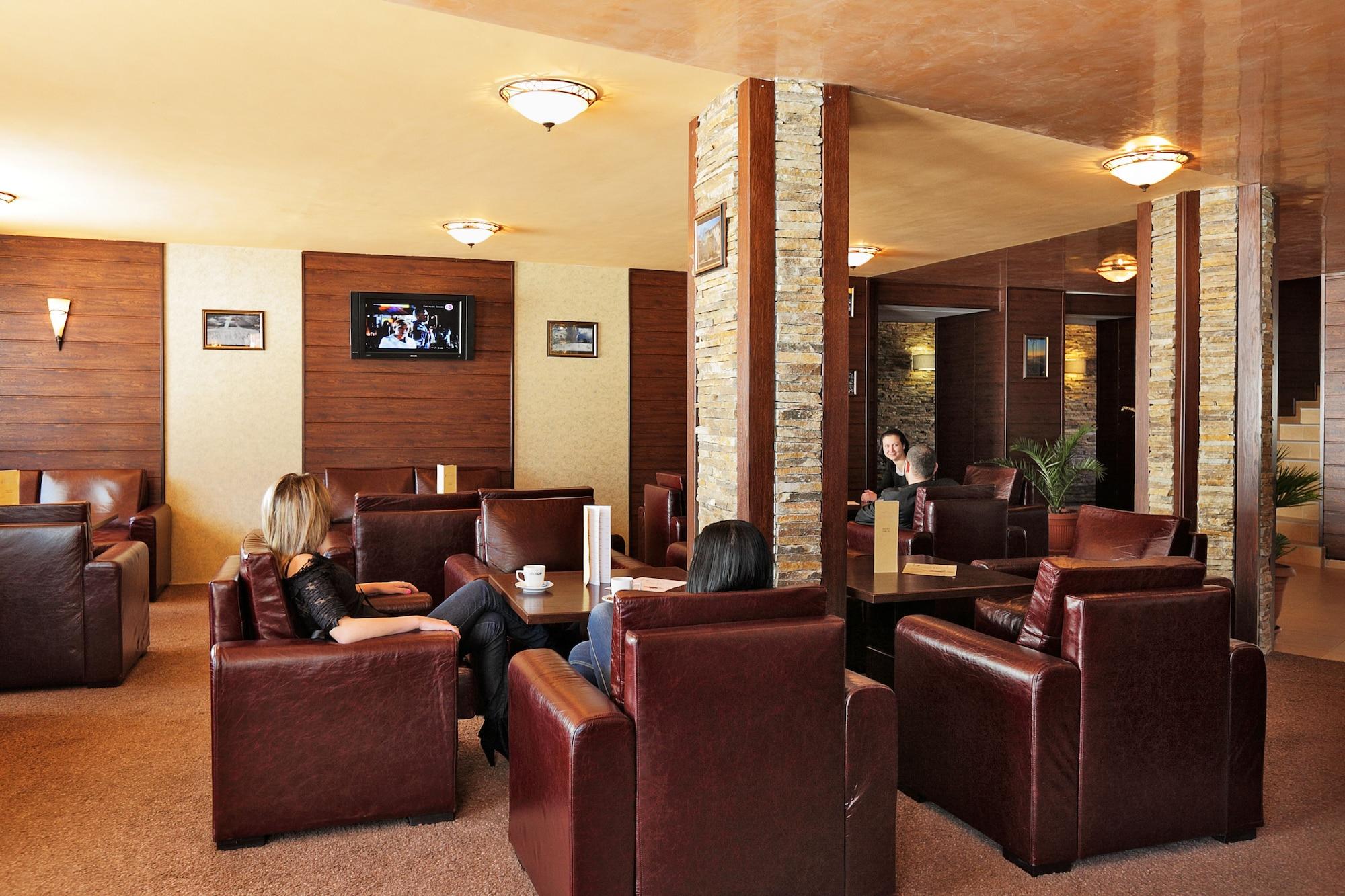 Vista Lobby Forest Nook