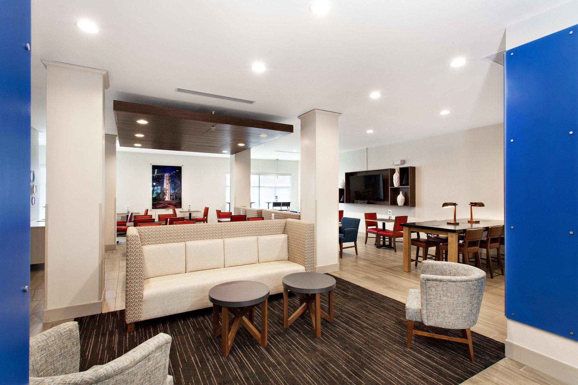 Vista Lobby Holiday Inn Express Lake Wales N-Winter Haven by IHG