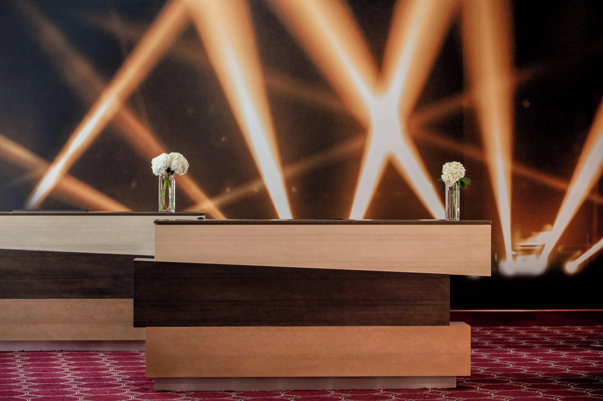 Vista Lobby Renaissance Dallas Richardson Hotel