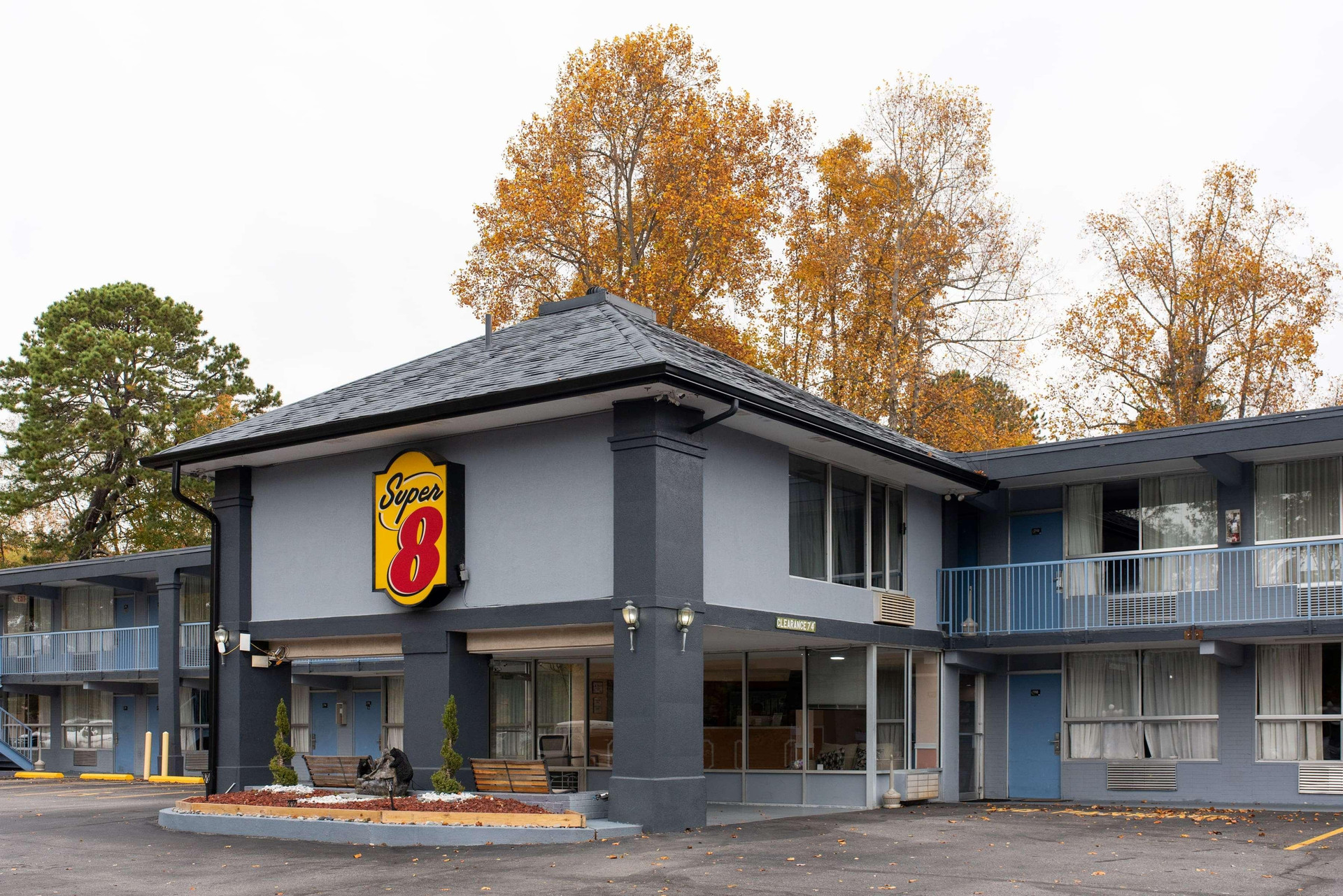Varios Super 8 by Wyndham Black Mountain
