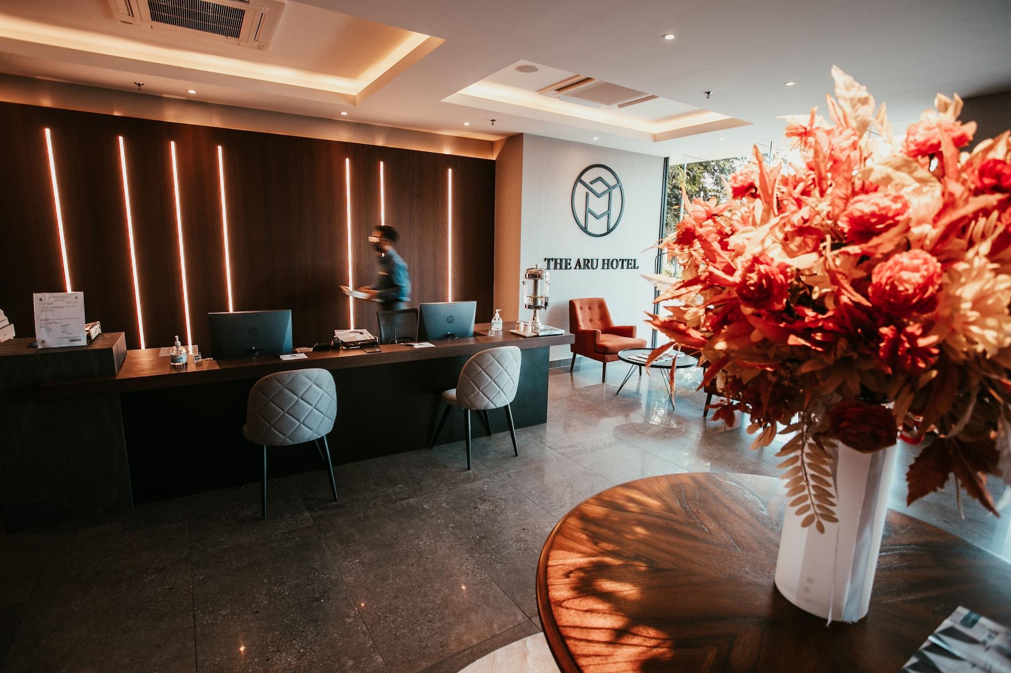 Vista Lobby The Aru Hotel at Aru Suites