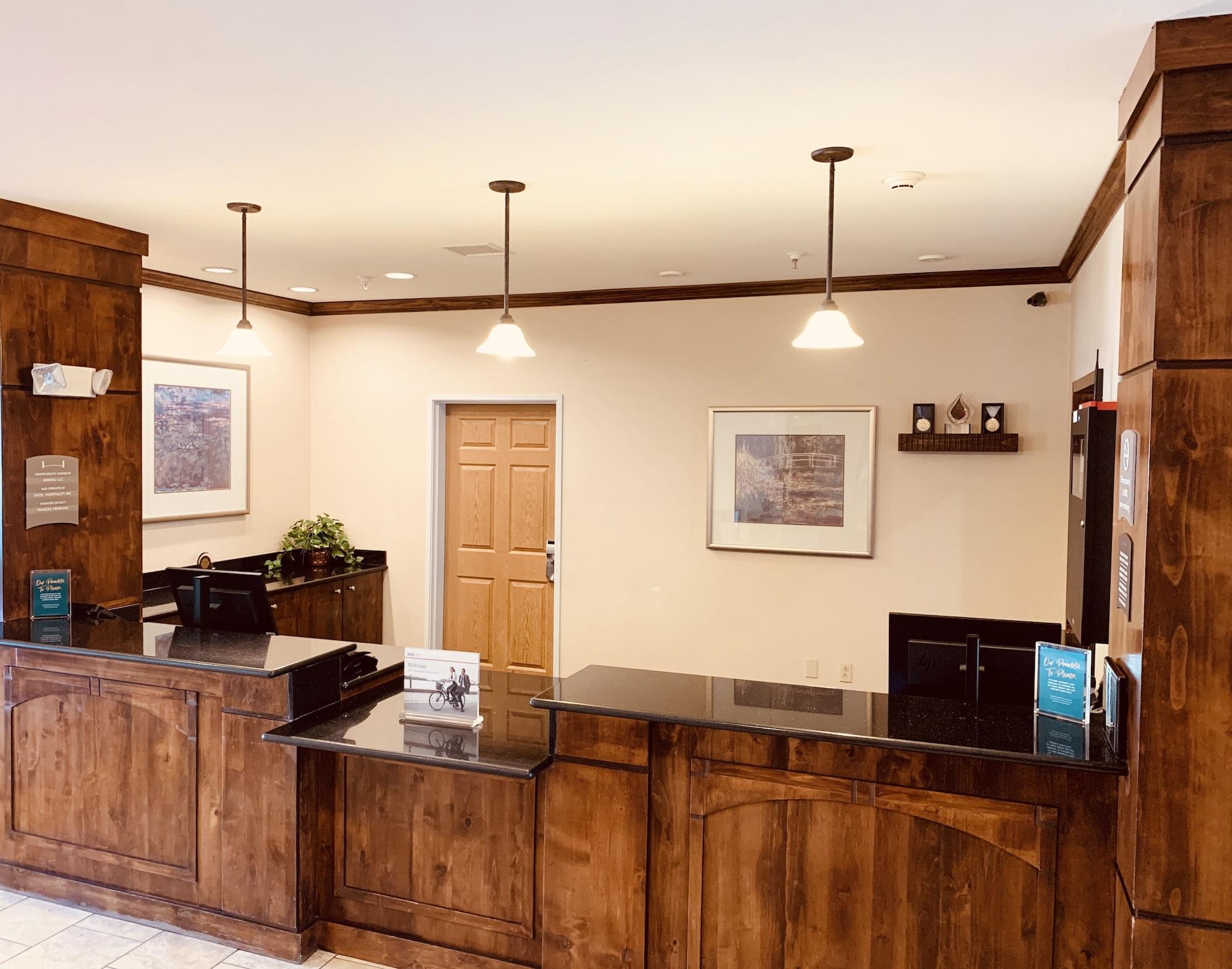 Vista Lobby Staybridge Suites Albuquerque - Airport by IHG