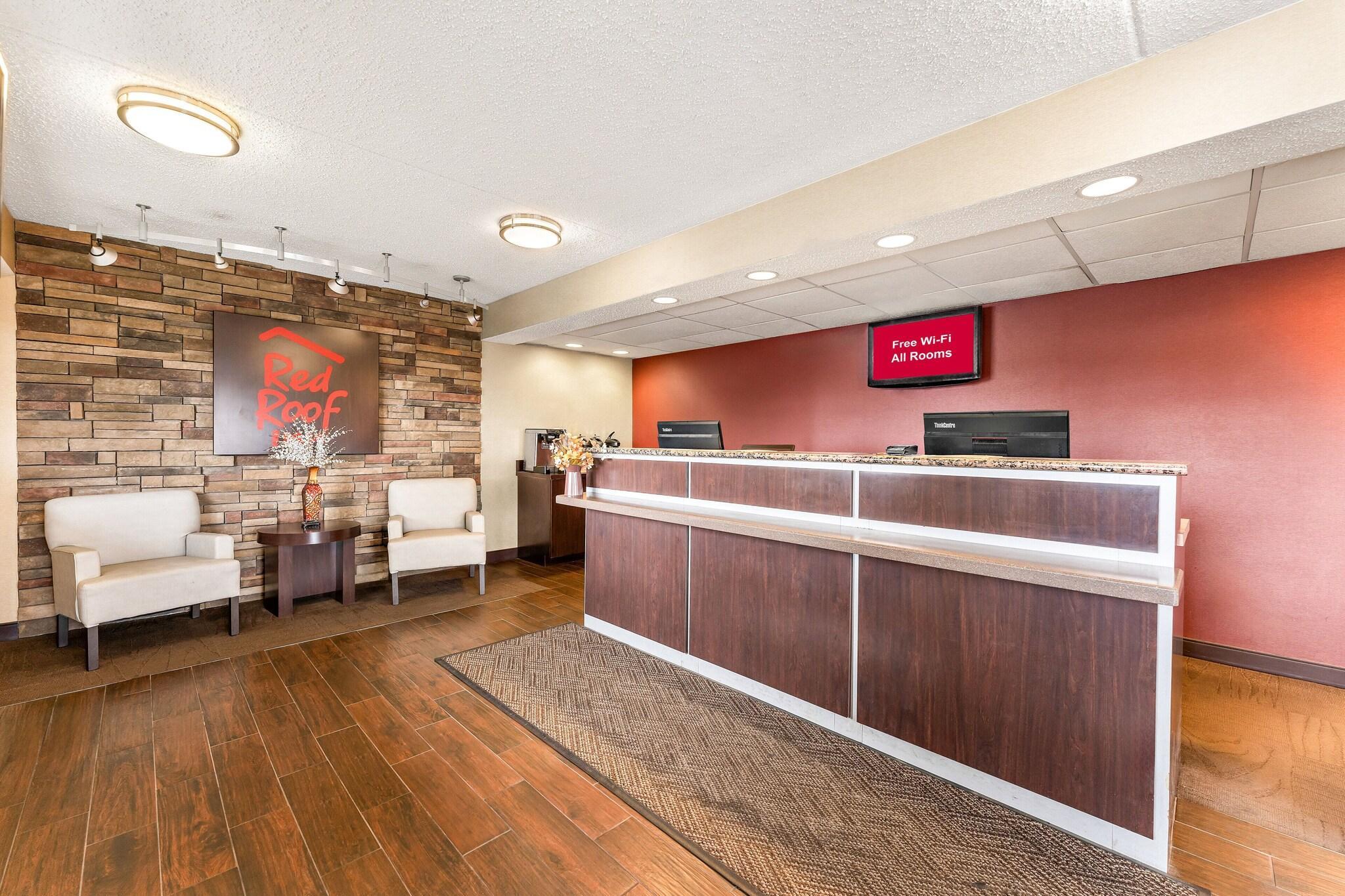 Vista Lobby Red Roof Inn Allentown Airport