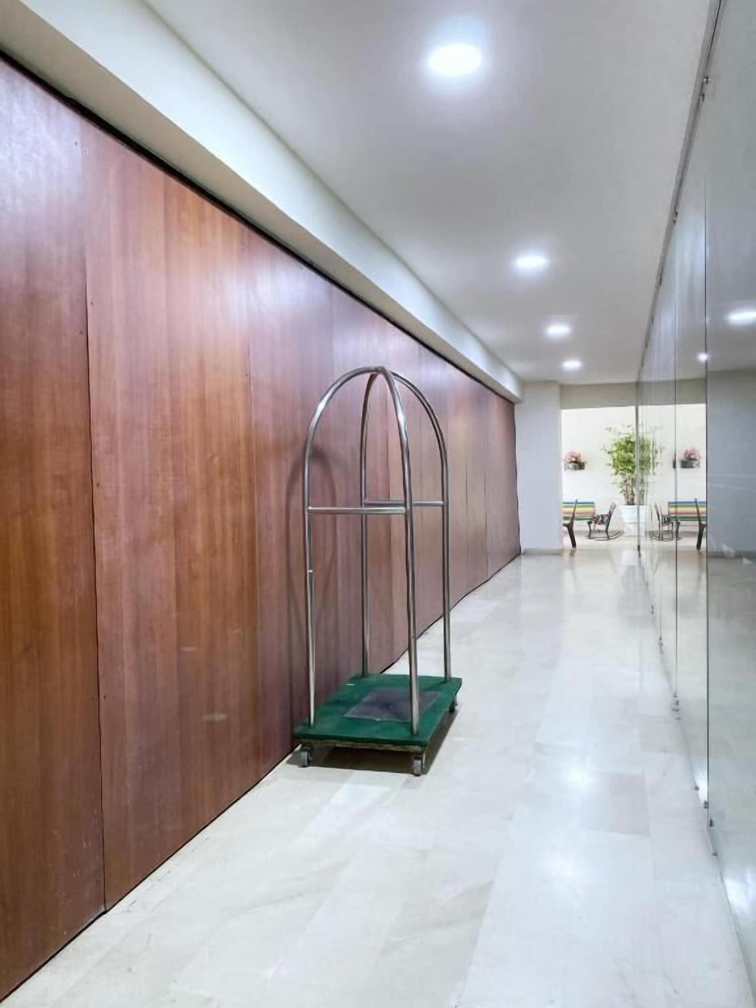 Vista Exterior Hotel Continental Plaza