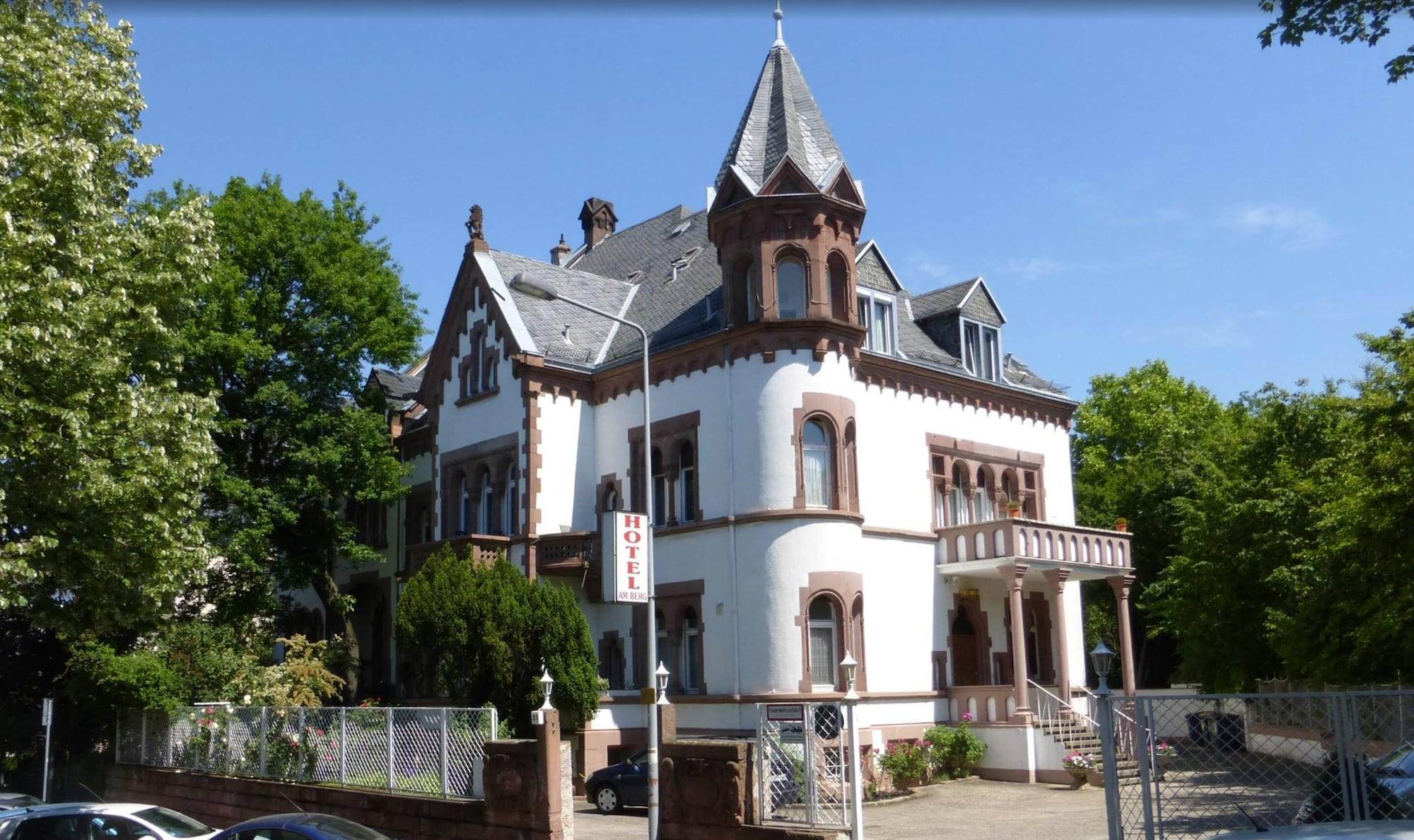 Varios Hotel am Berg