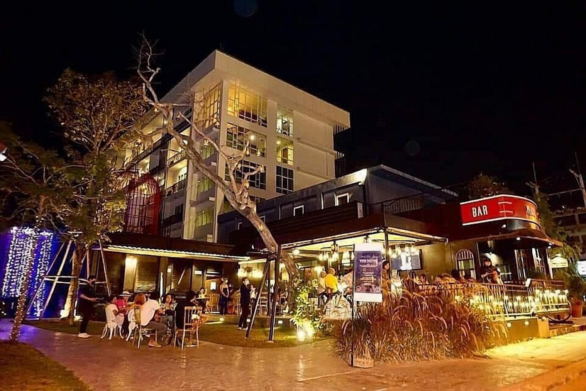 Bar/Salón The Bridge Residence Hotel