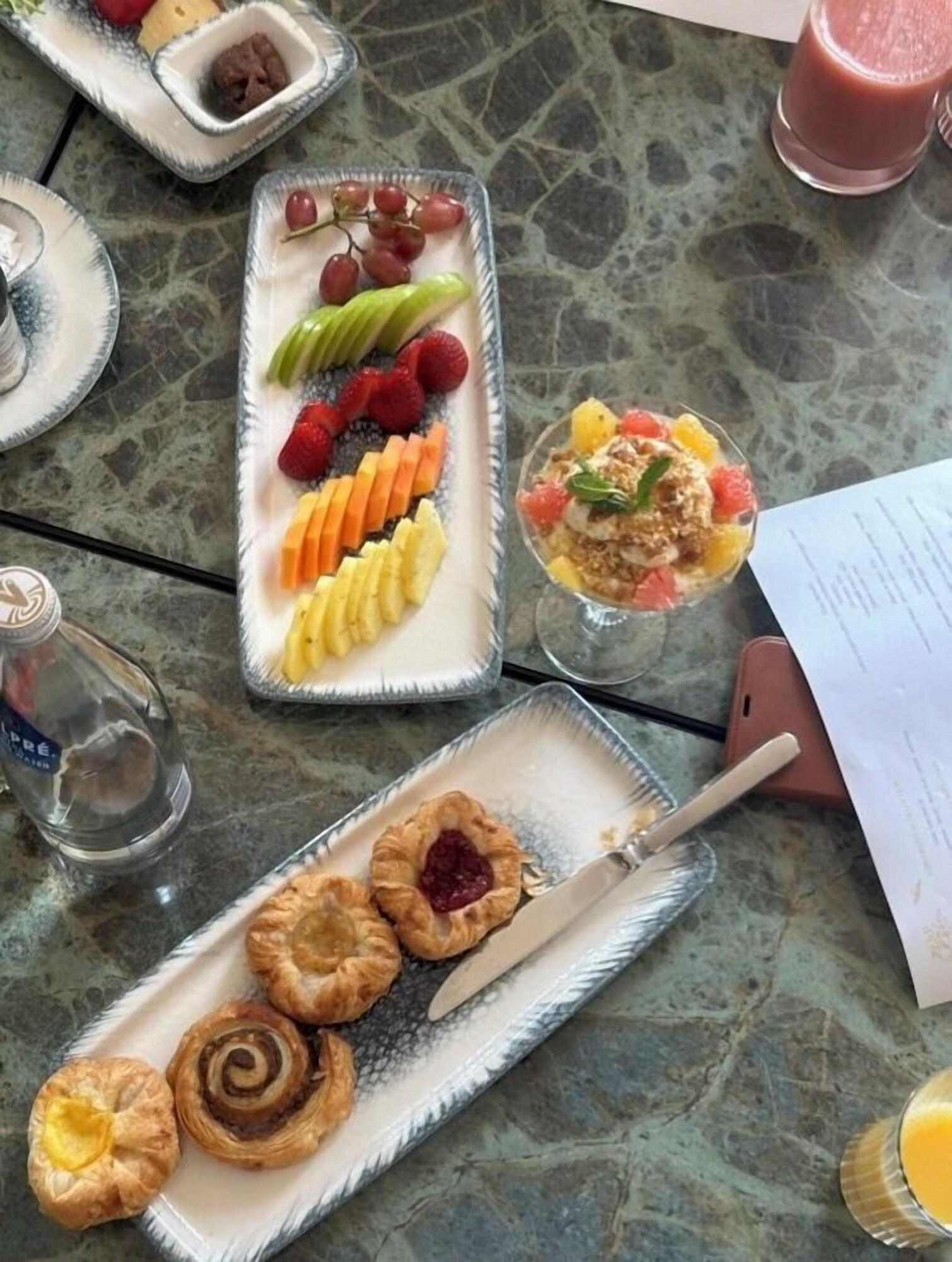 Restaurant The Monarch Hotel