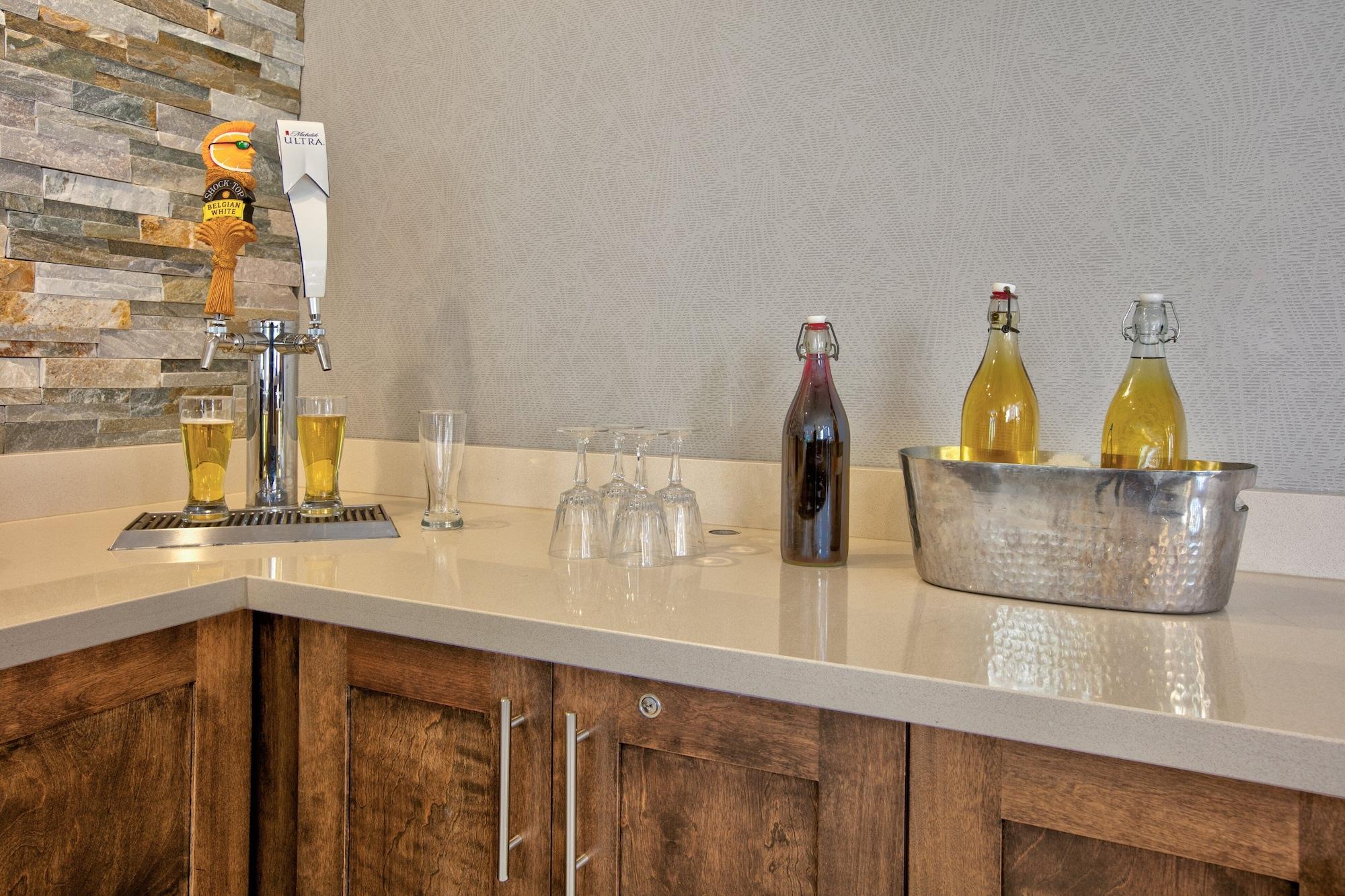 Vista Lobby Staybridge Suites Corning by IHG