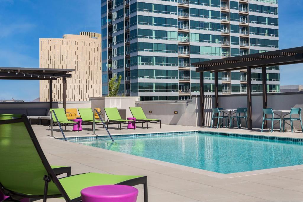 Vista Exterior Tru By Hilton Phoenix Midtown