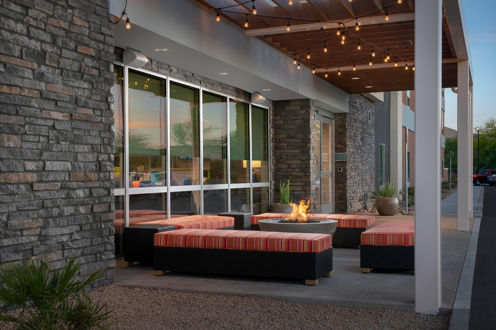 Vista Exterior Home2 Suites by Hilton Phoenix Airport South