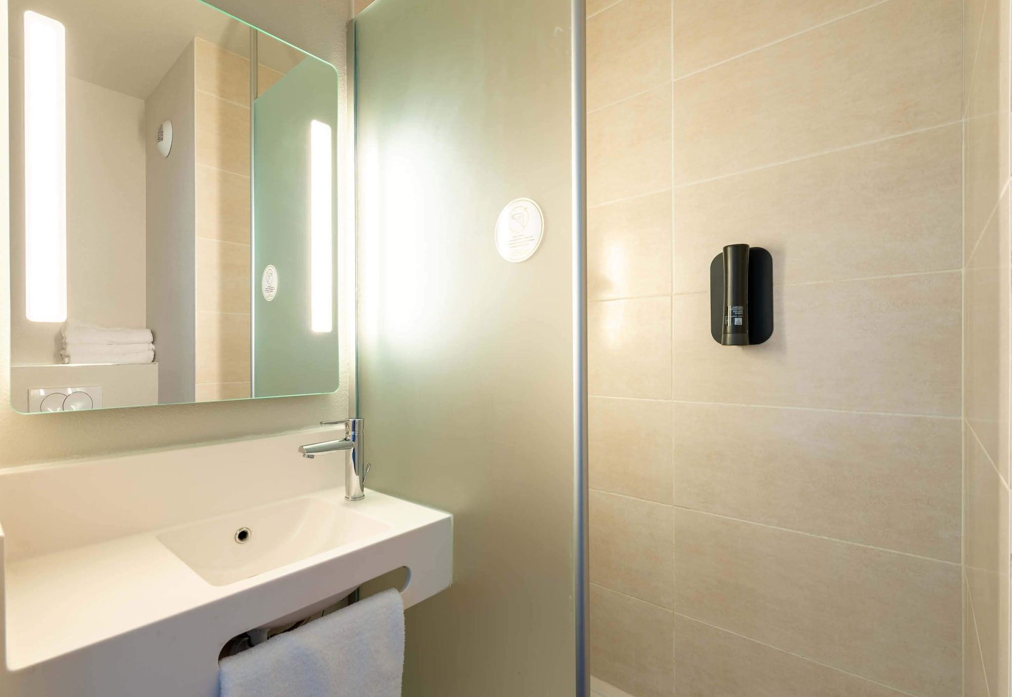 Equipamiento de Habitación B&B HOTEL MONTELIMAR Sud