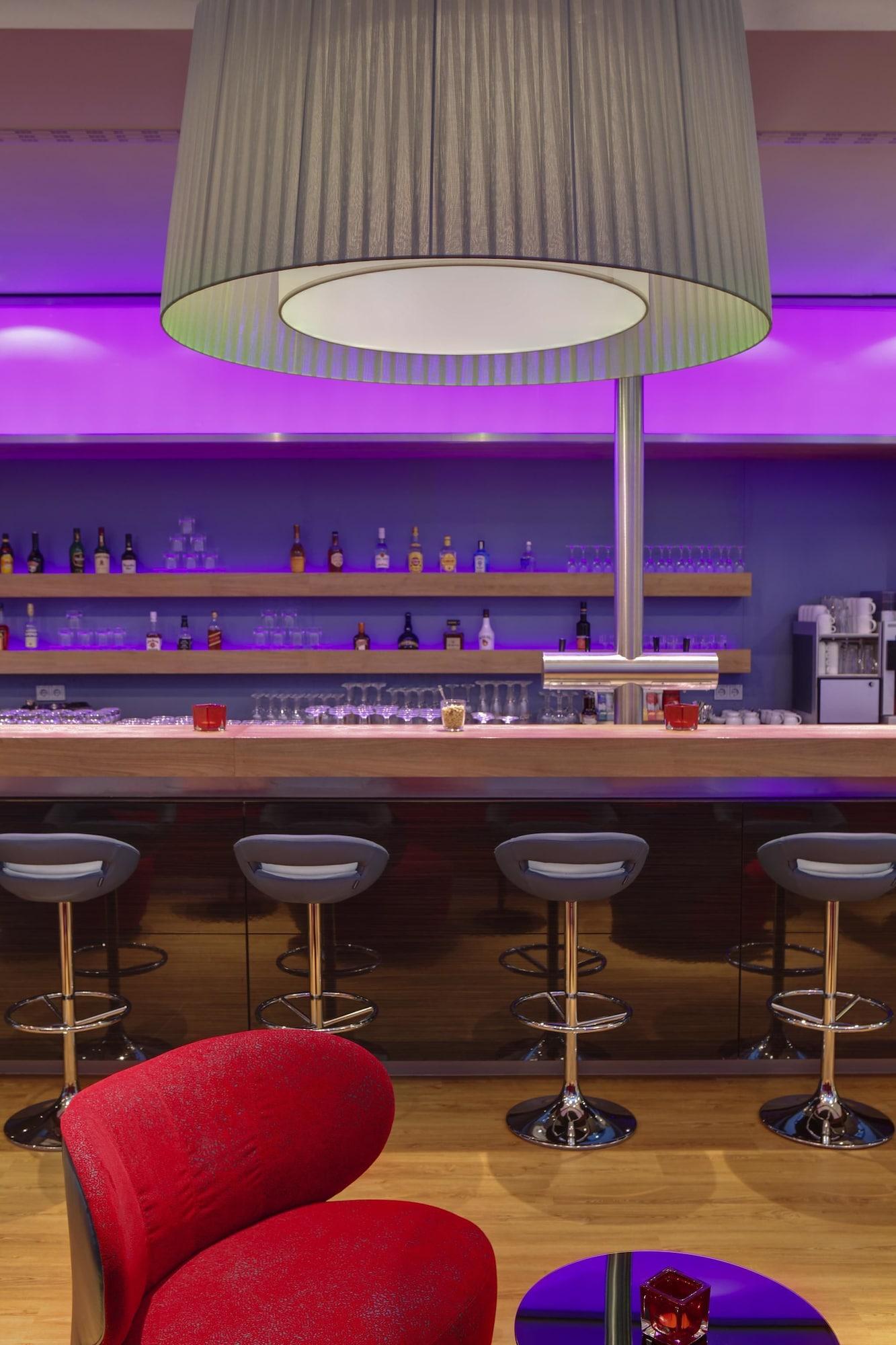 Bar/Salón IntercityHotel Berlin Hauptbahnhof