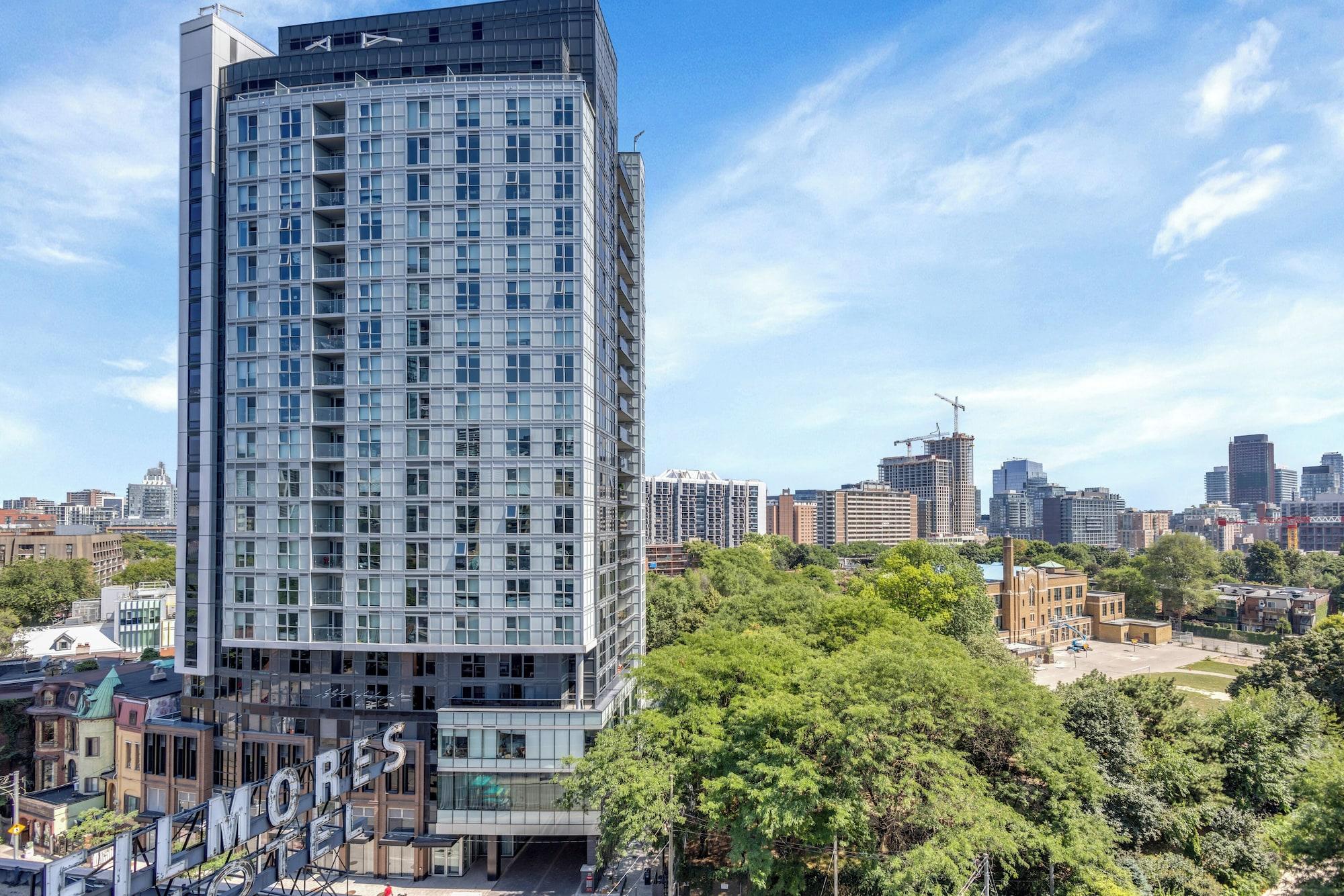 Vista Exterior Panorama Suites Downtown Toronto