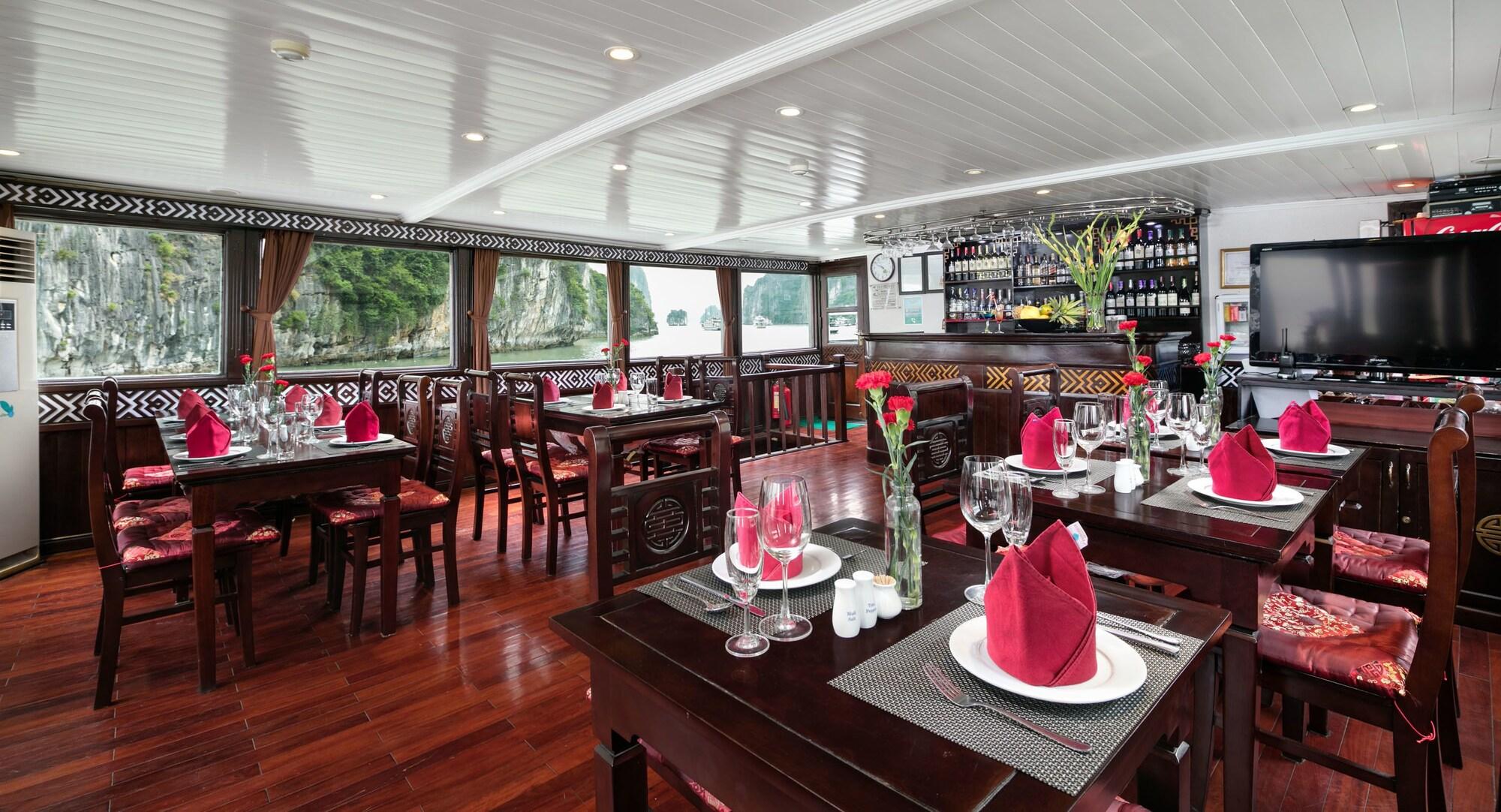 Bar/Salón Halong Carina Cruise