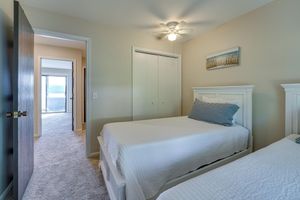 Alquiler Vacacional - Lakefront Orion Twp. Home w/ Fire Pit & Kayak!