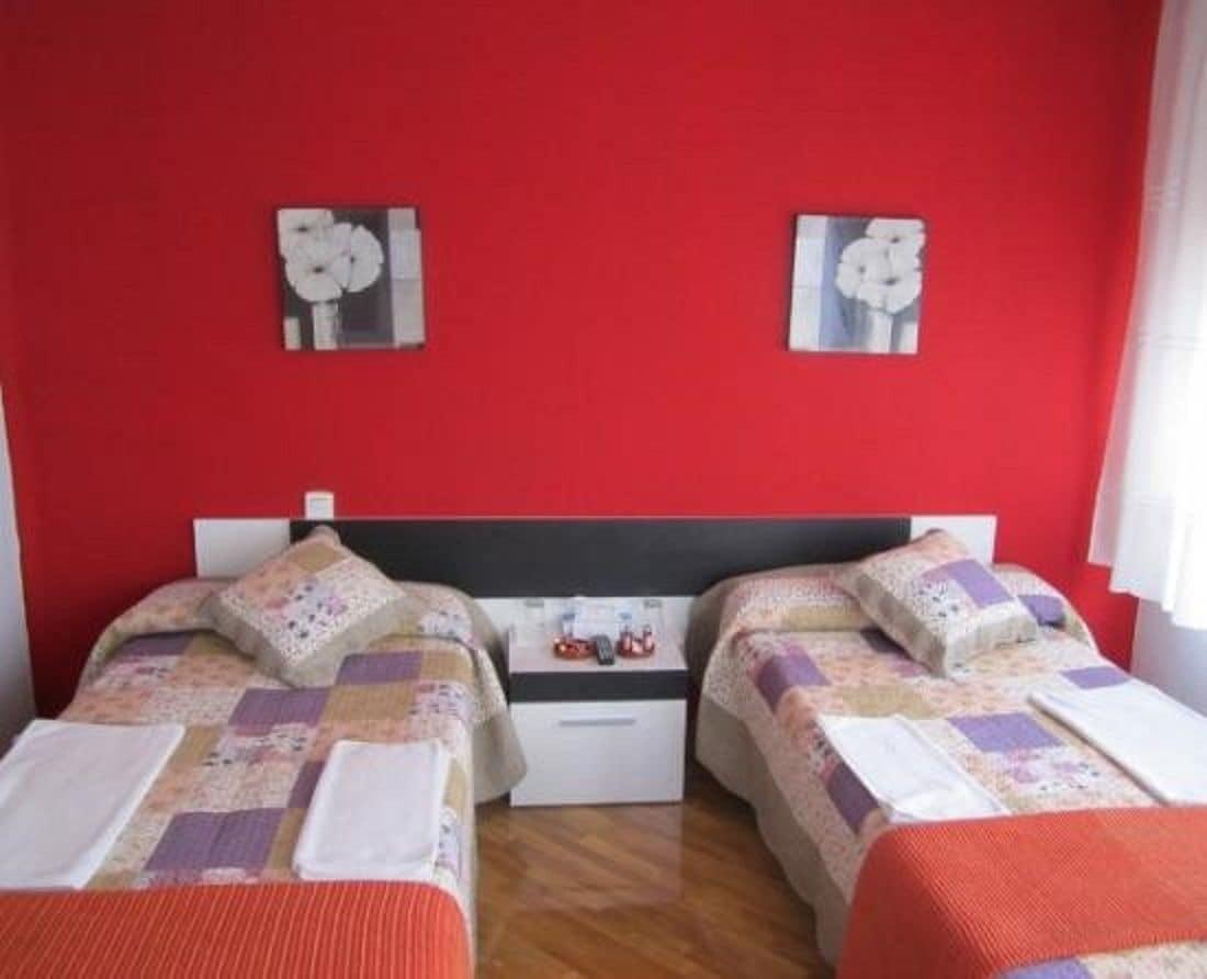 Varios Hostal Becares