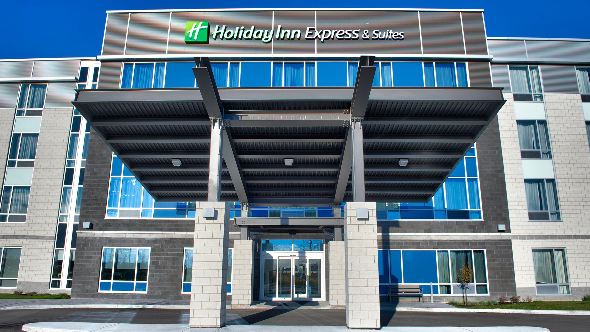 Vista Exterior Holiday Inn Express and Suites Vaudreuil Dorion