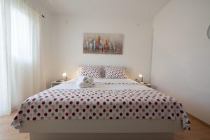 Alquiler Vacacional - Spacious apartment w. balcony, big garden & grill